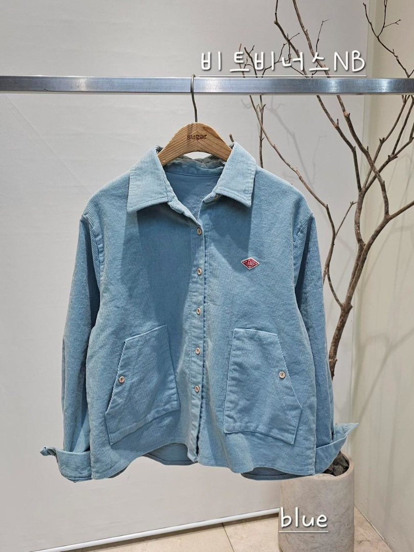 穿出溫柔與率性的早春燈芯絨寬版襯衫