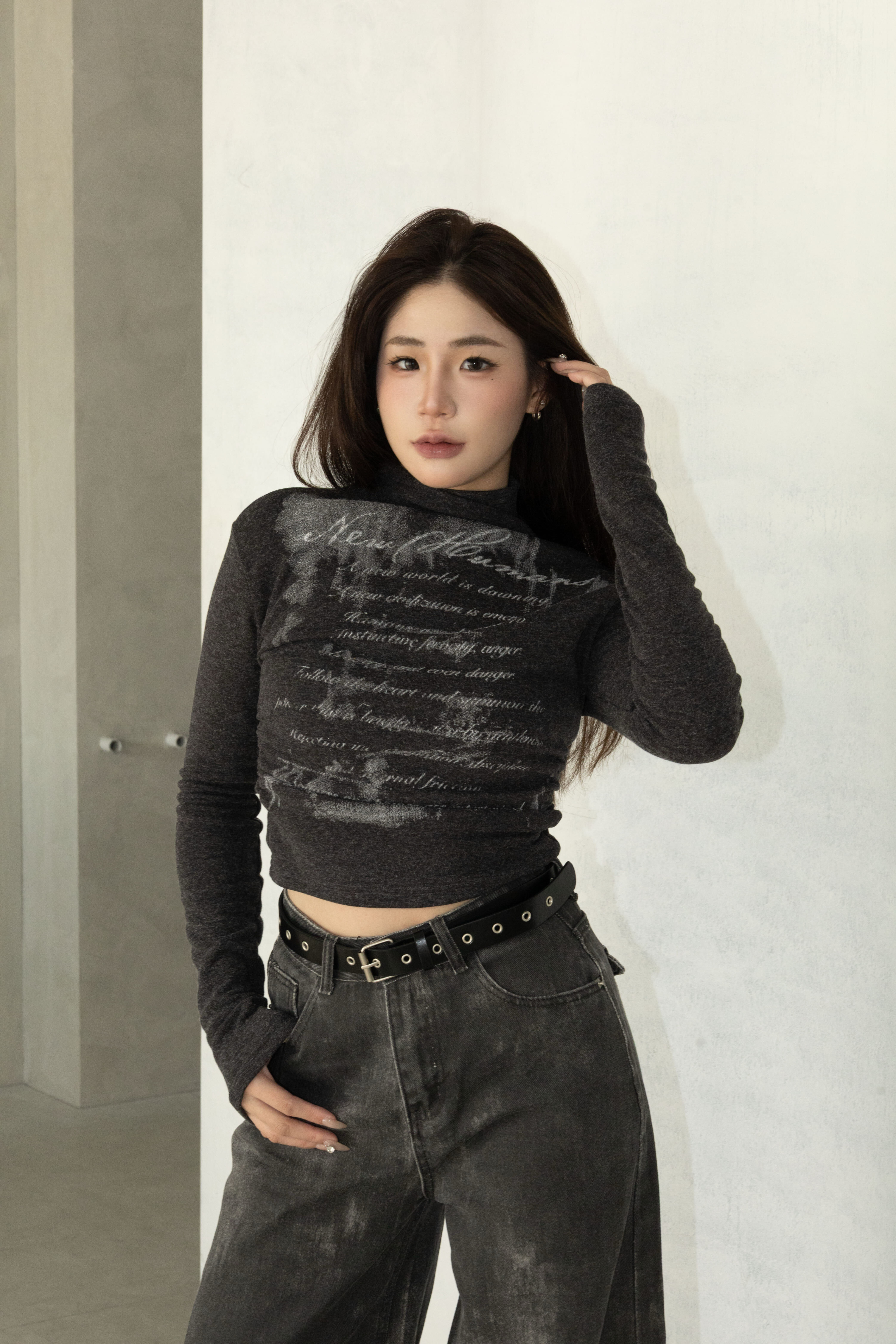 英文印花磨毛高領內搭上衣