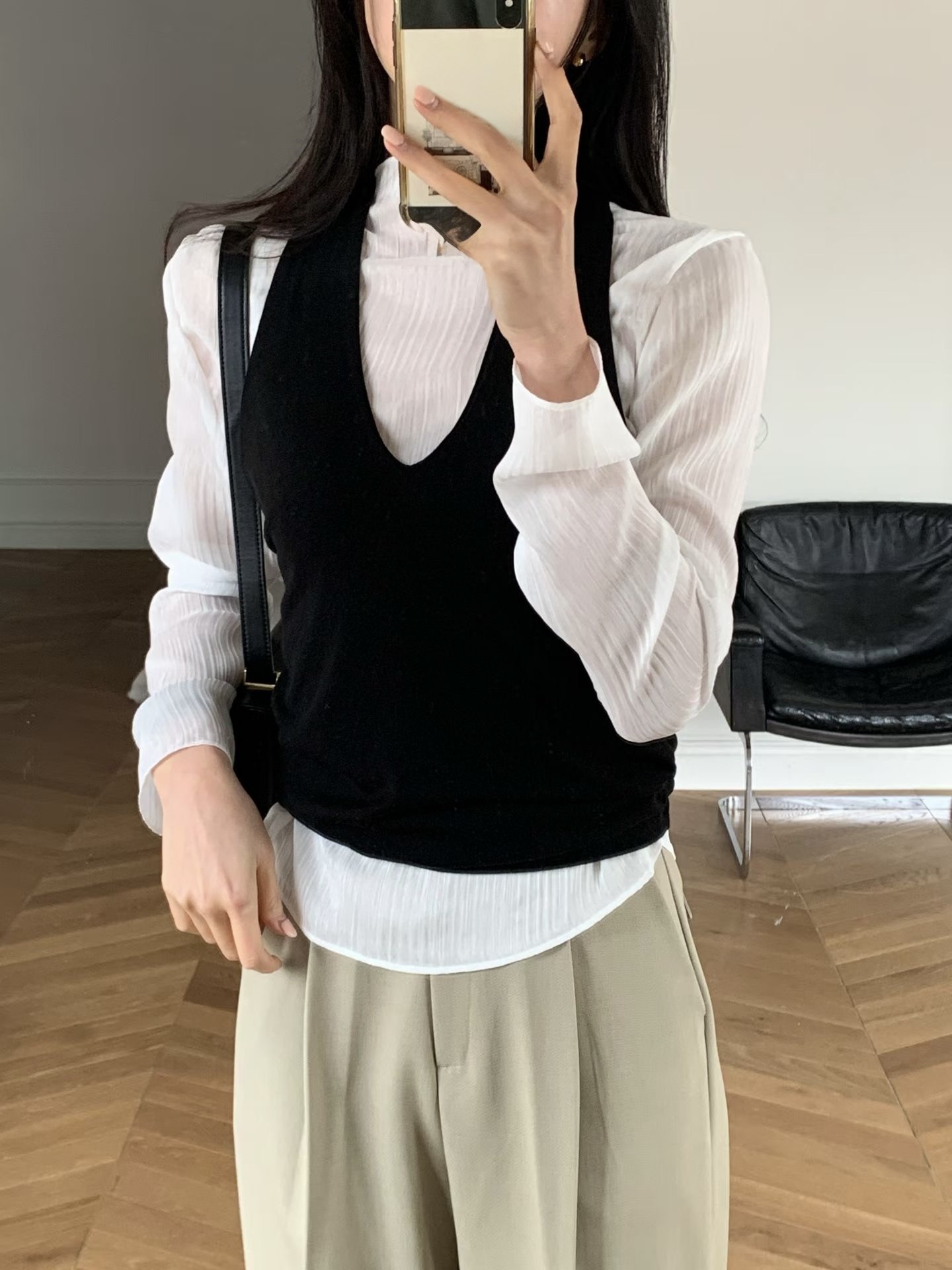 #228N241 仙柔並重，半高領直坑幼紋上衣