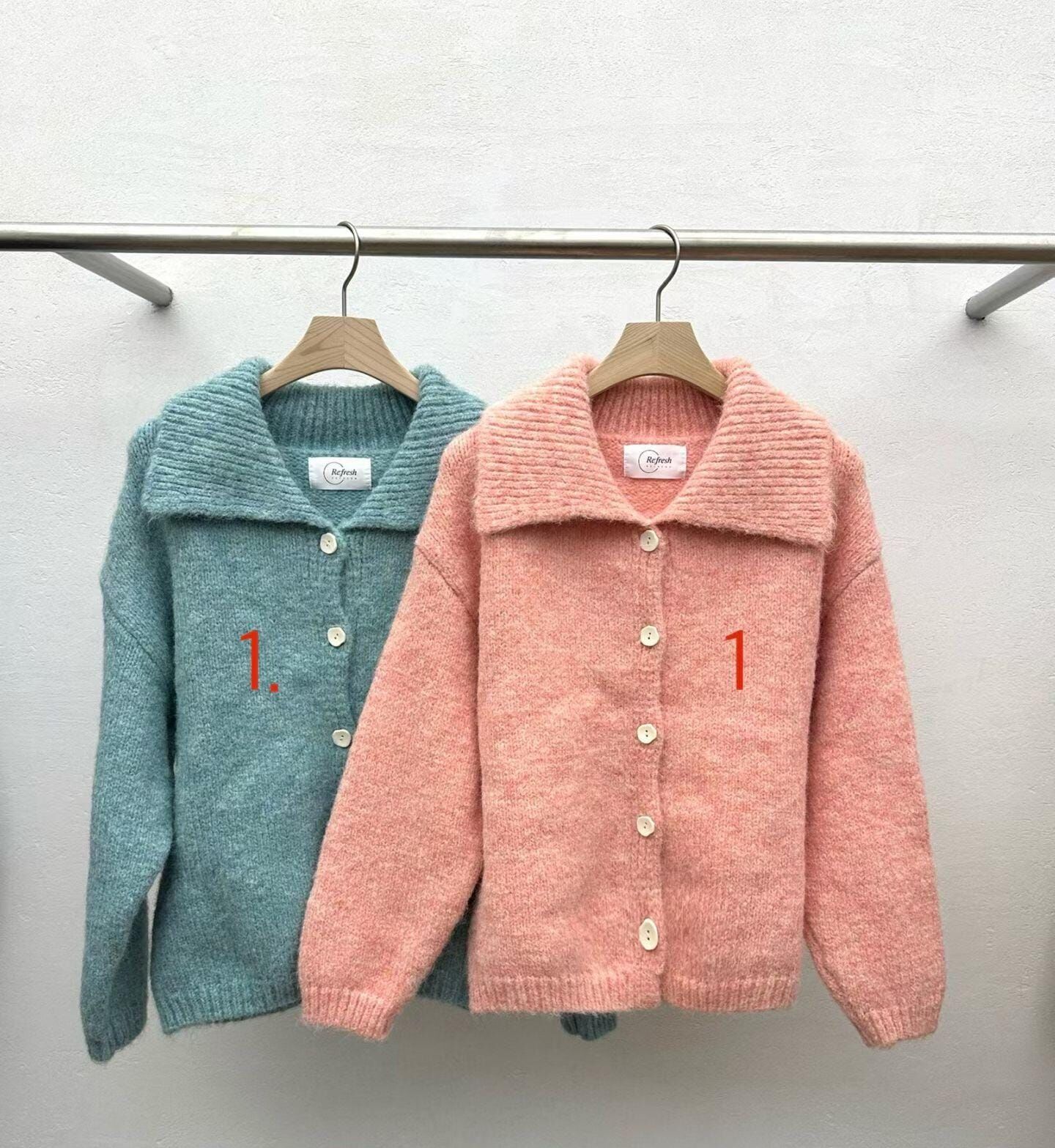 RE5401 大翻領坑紋針織排扣上衣 *特價* (優惠碼同充值購物金不適用)