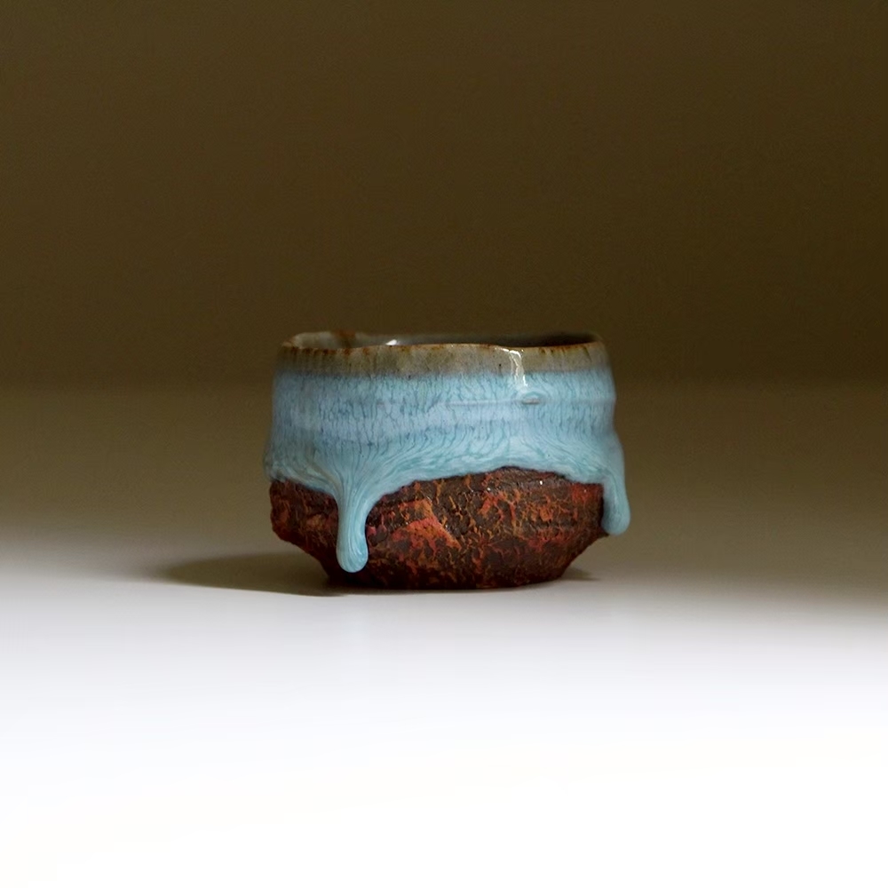 藍釉流岩盞主人杯