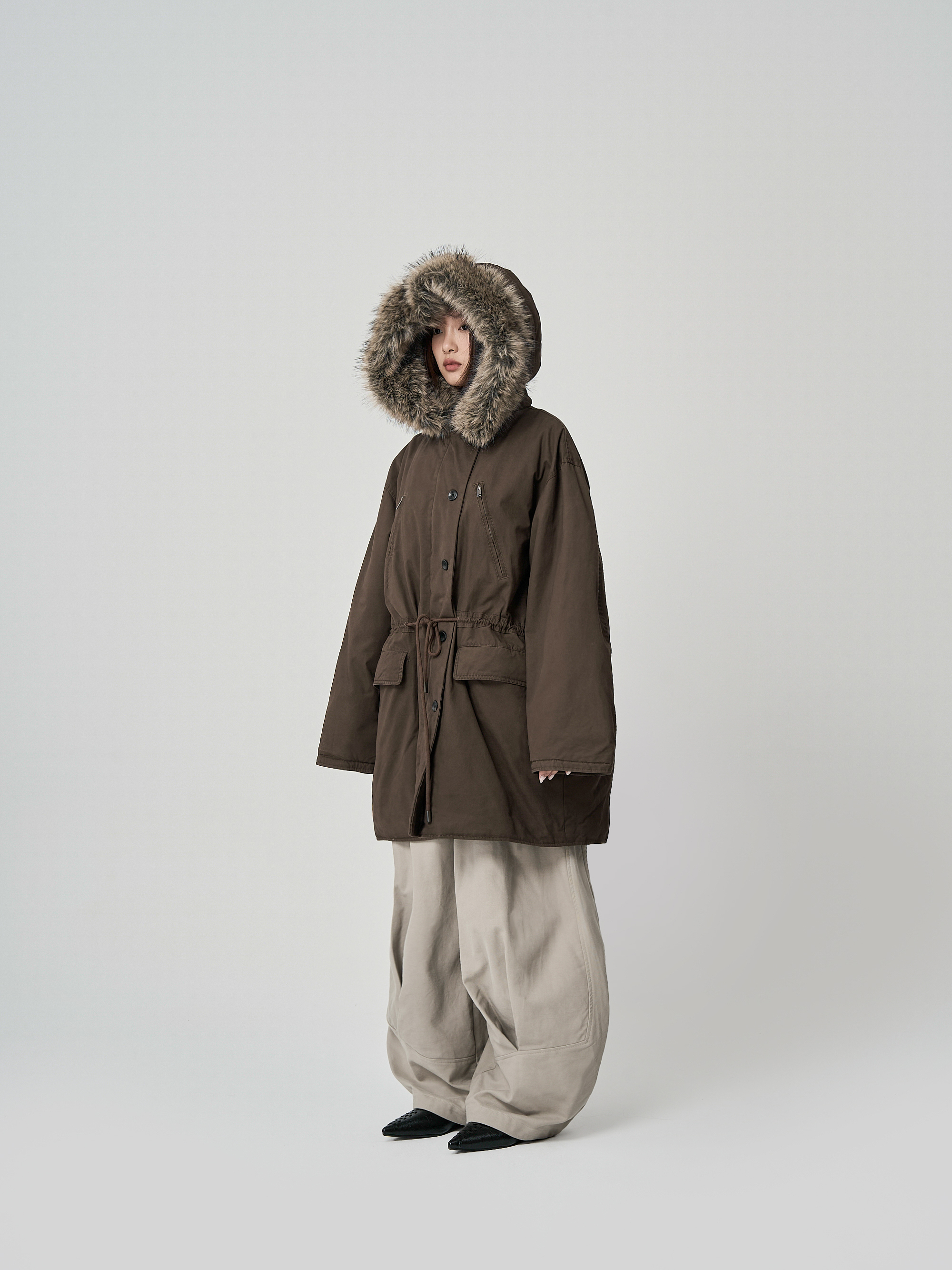 抽繩長版風衣鋪棉外套-深橡木