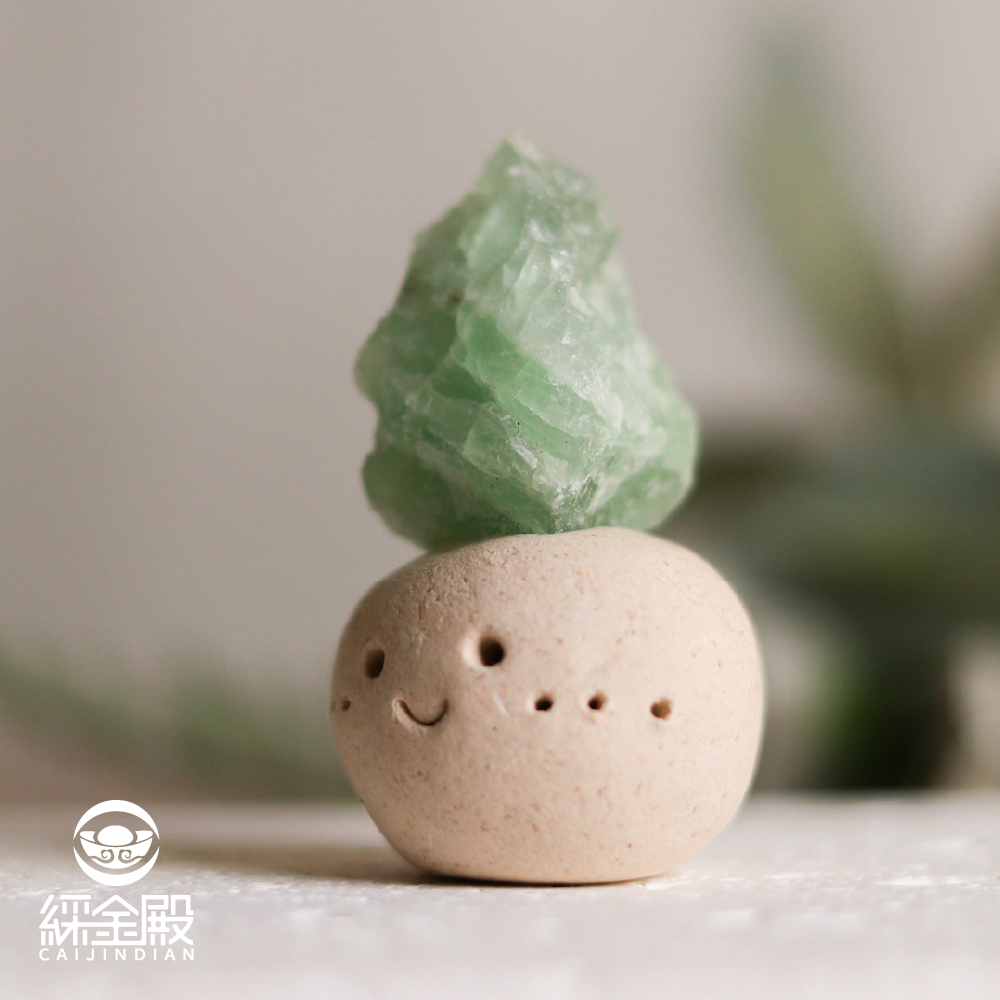 綠螢石平衡情緒礦石迷你擺件｜淨化氣場｜增強智慧｜茶桌擺件｜過爐加持【綵金殿】