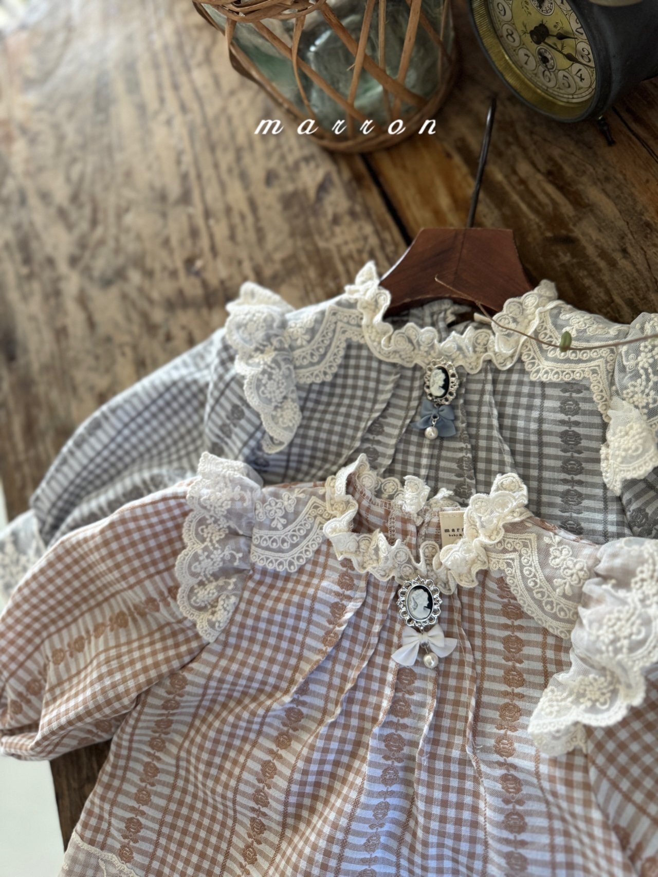 宮廷蕾絲格紋上衣