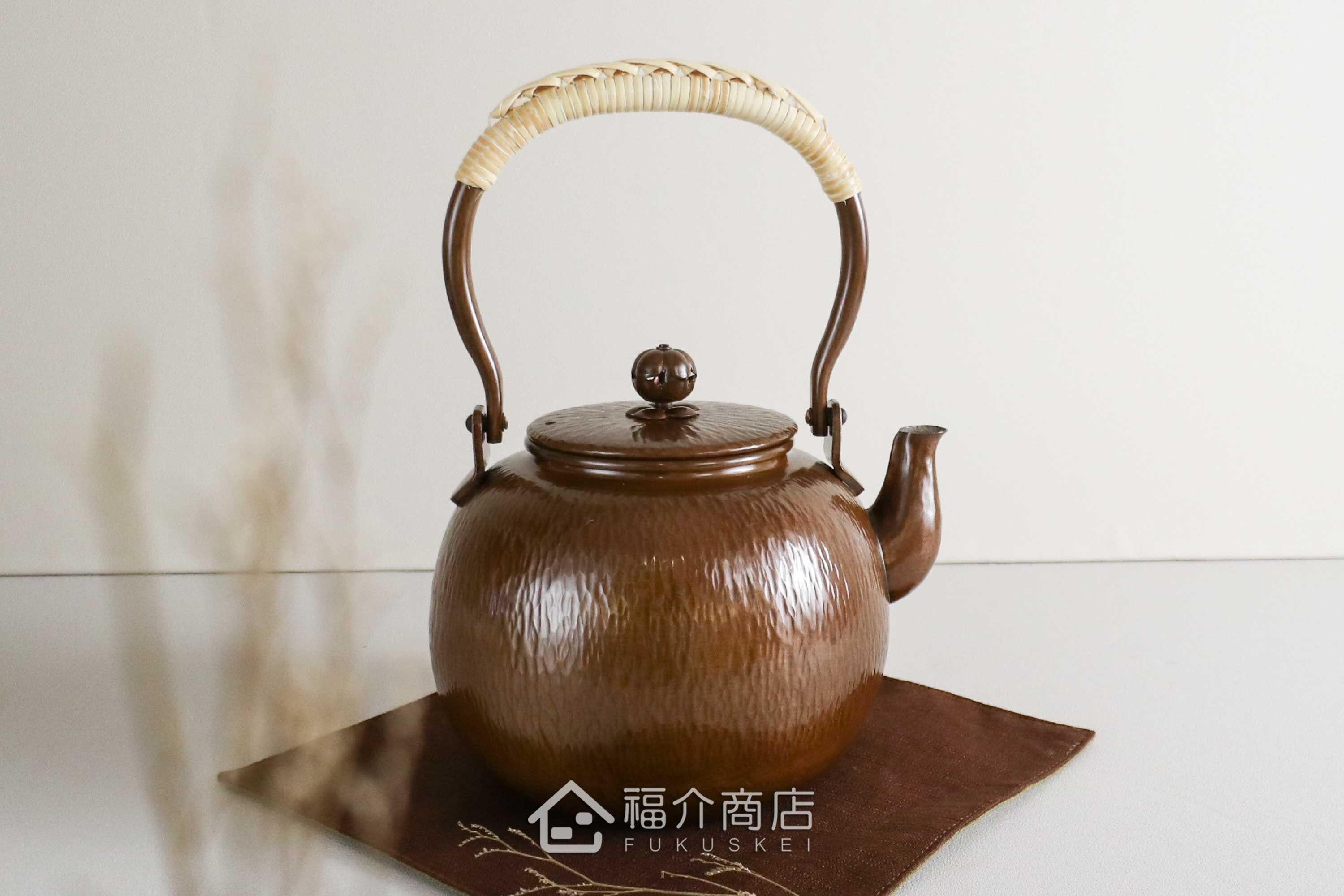 咖啡色線條紋路煮水泡茶用的銅壺內側鍍錫