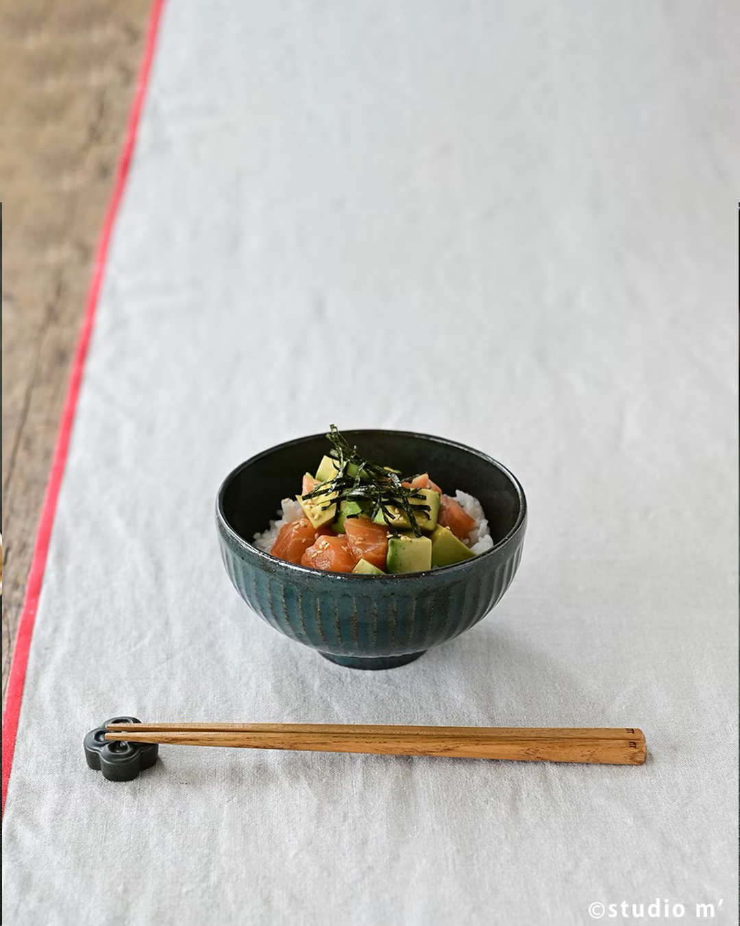 Solum 刻紋圓碗 S 藍鼠｜studio m'