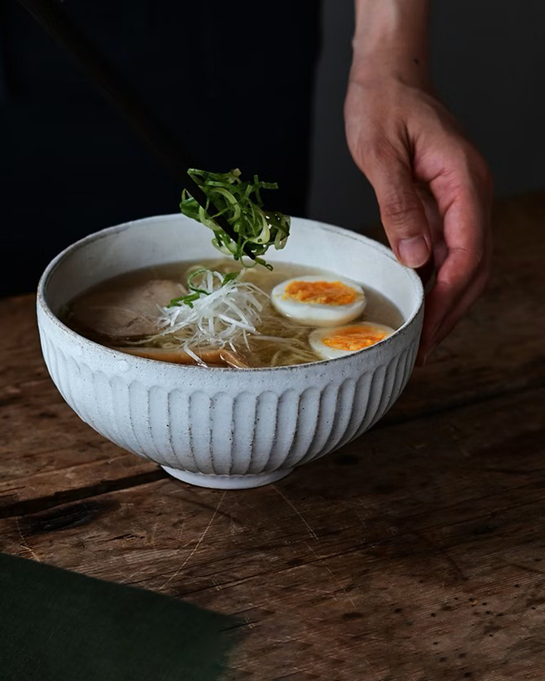 Solum 刻紋圓碗 L 粉引｜studio m'