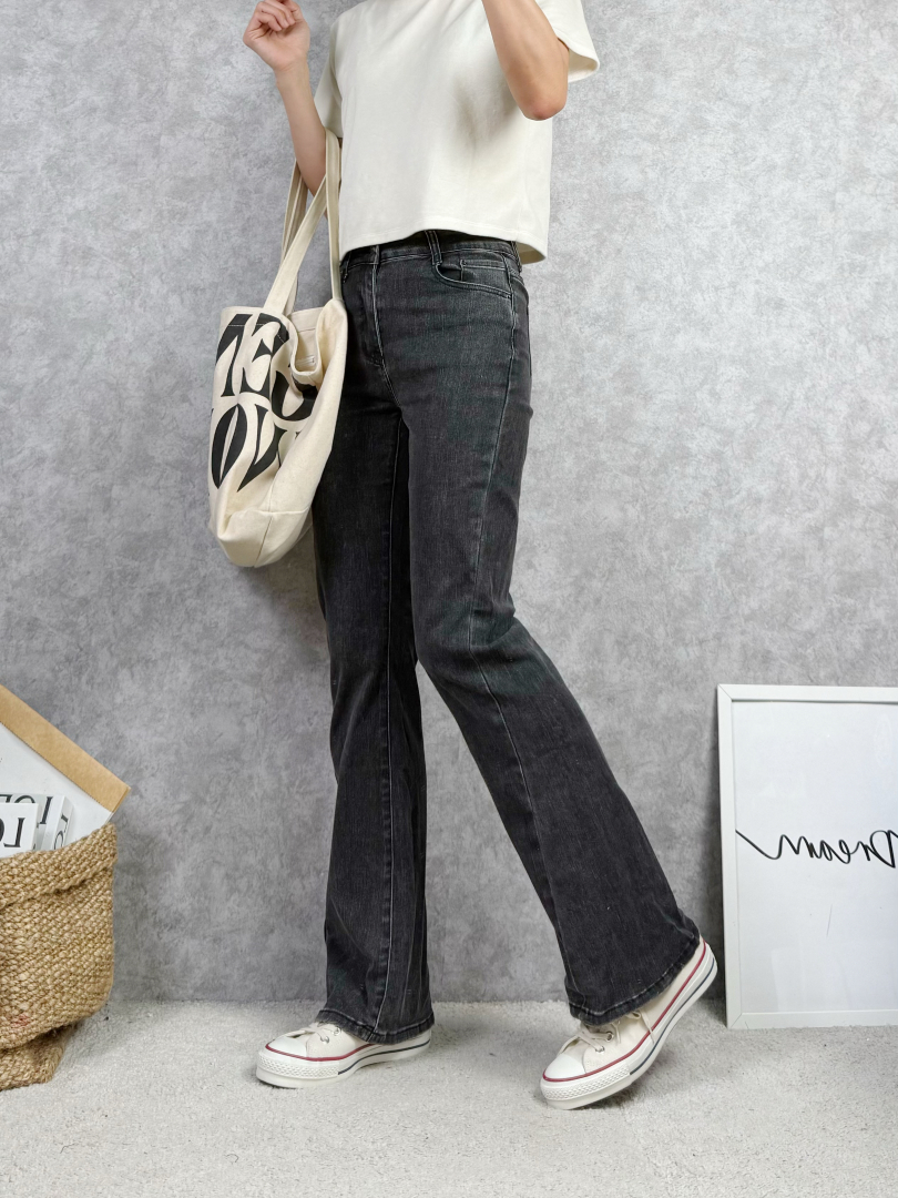 修飾腿型不貼肉｜Hi Sisters 好比例褲款推薦喇叭褲 ⚡搶手貨⚡