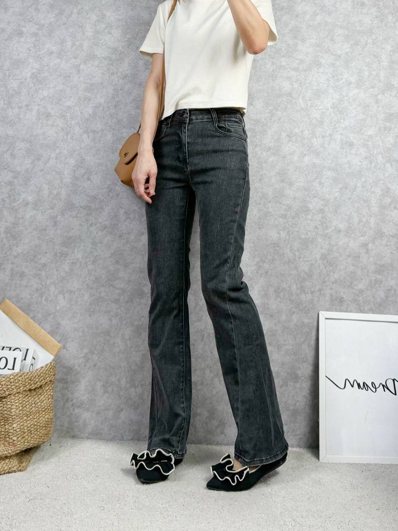 修飾腿型不貼肉｜Hi Sisters 好比例褲款推薦喇叭褲 ⚡搶手貨⚡