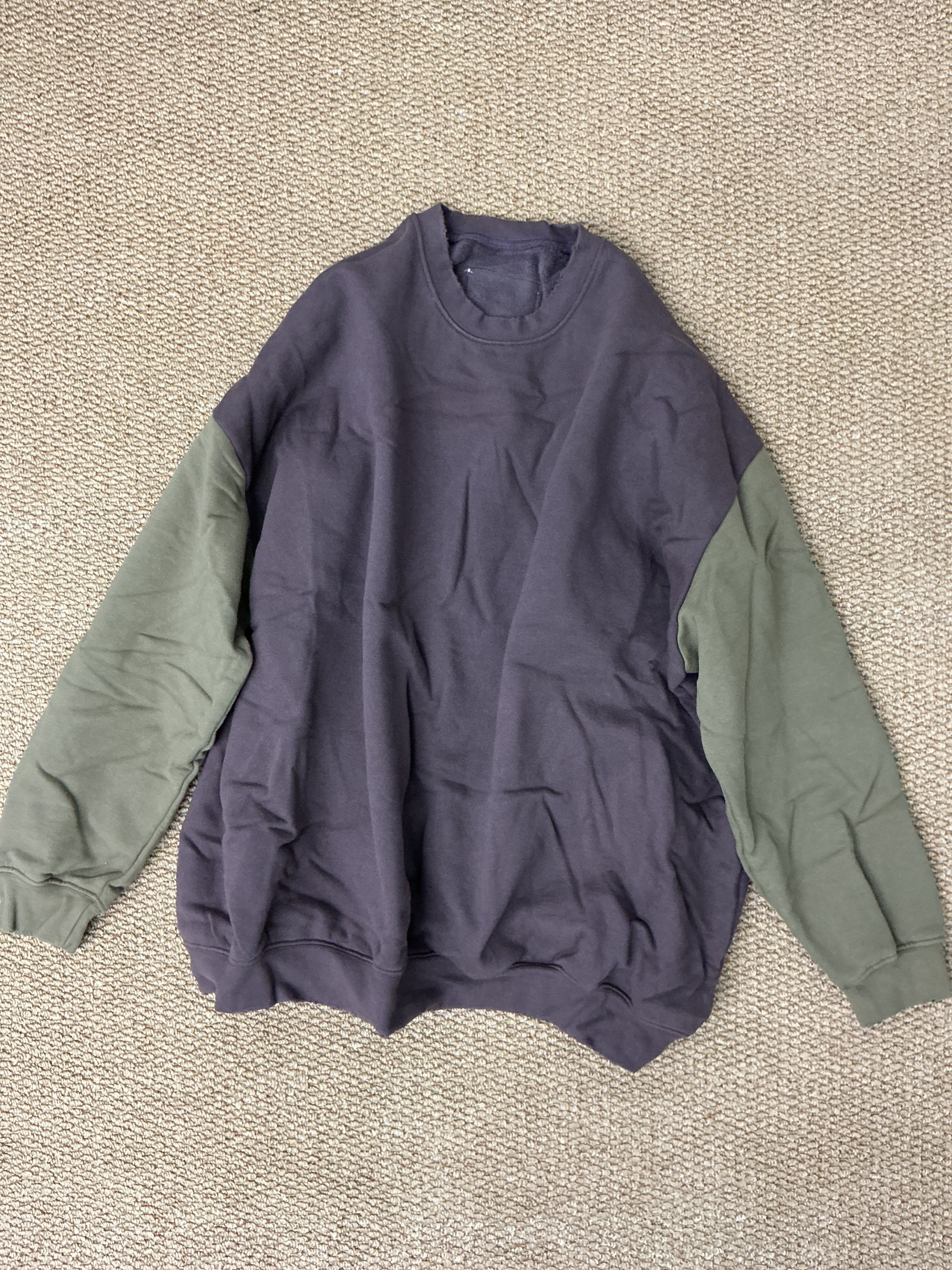 W00080磨毛破損感撞色上衣