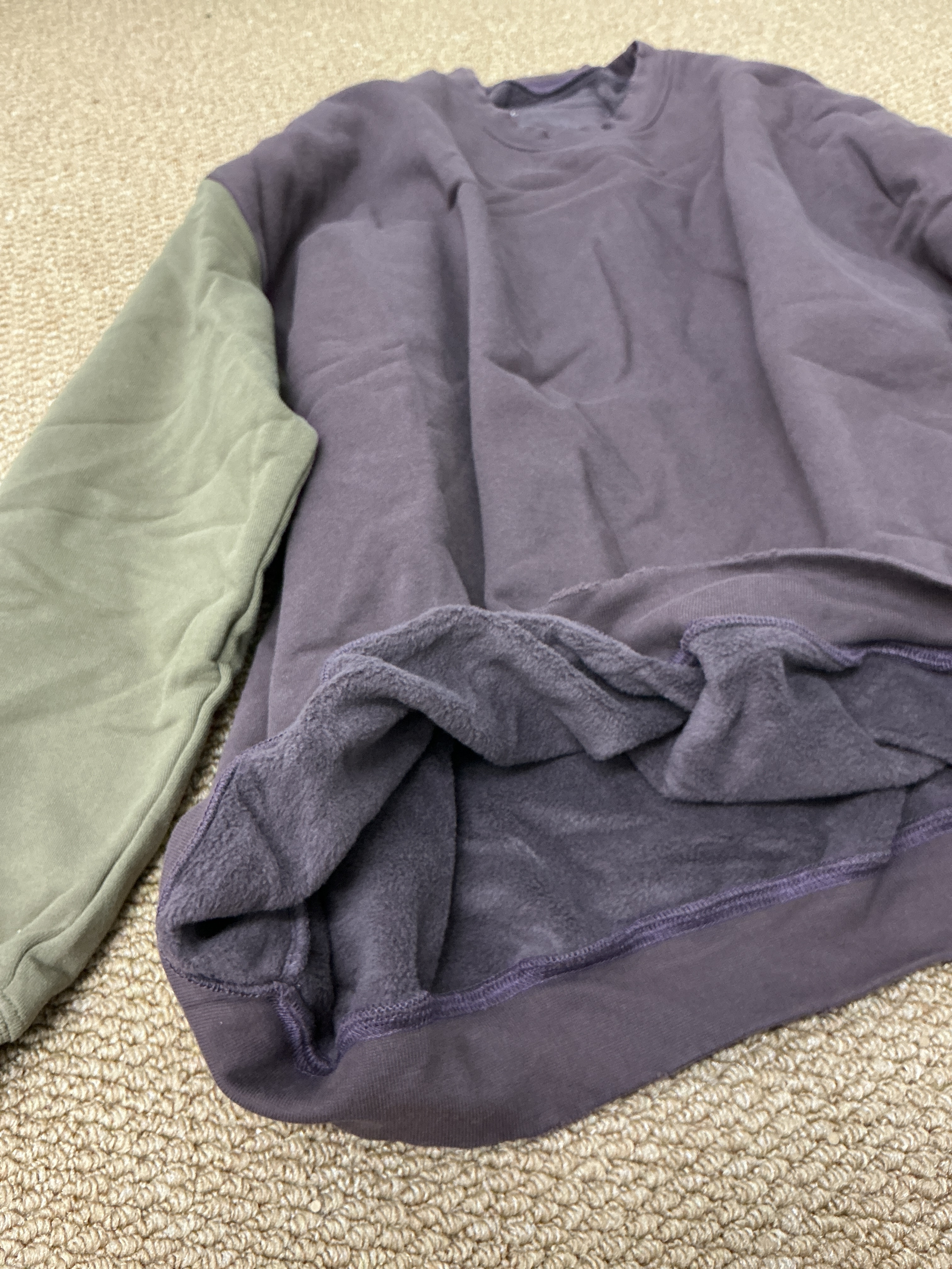 W00080磨毛破損感撞色上衣