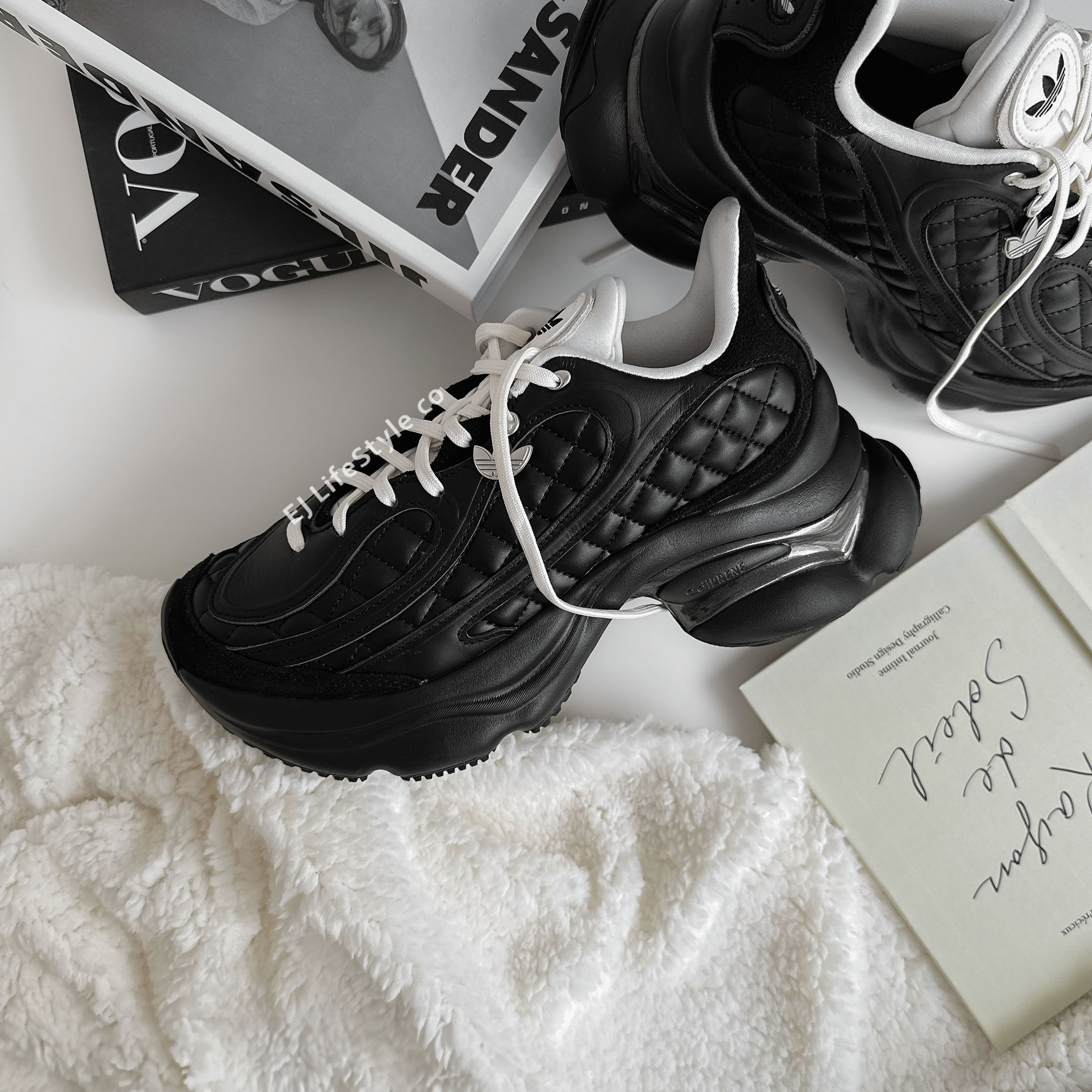 ADIDAS OZVENUZ 小香風 菱格紋 黑奶油 米白 奶油白 黑色 蝴蝶鞋 增高 厚底 宋雨琦同款 女鞋 KJ3972 / 現貨