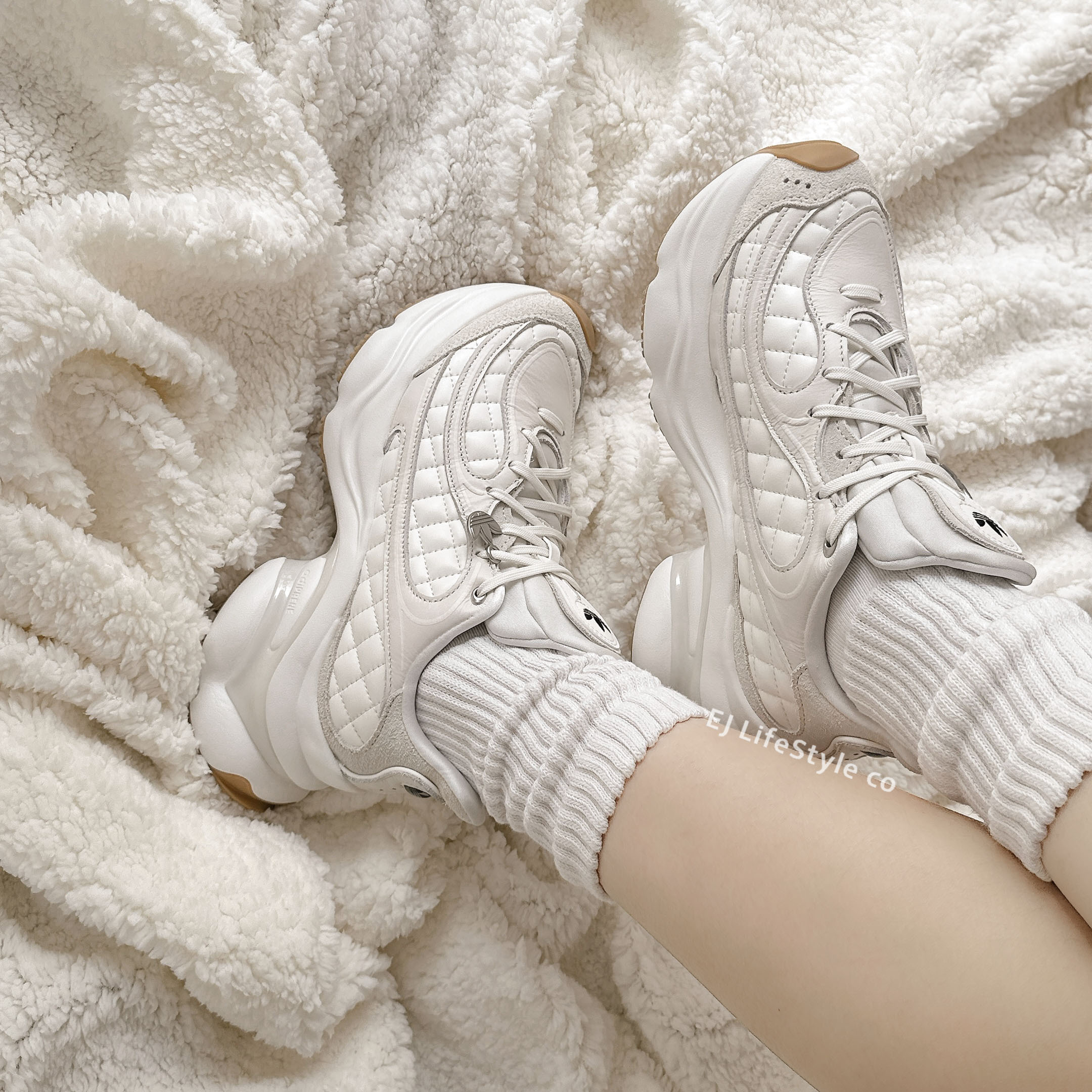 ADIDAS OZVENUZ 小香風 菱格紋 奶油白 米白 焦糖底 蝴蝶鞋 增高 厚底 宋雨琦同款 女鞋 HQ2643 / 現貨