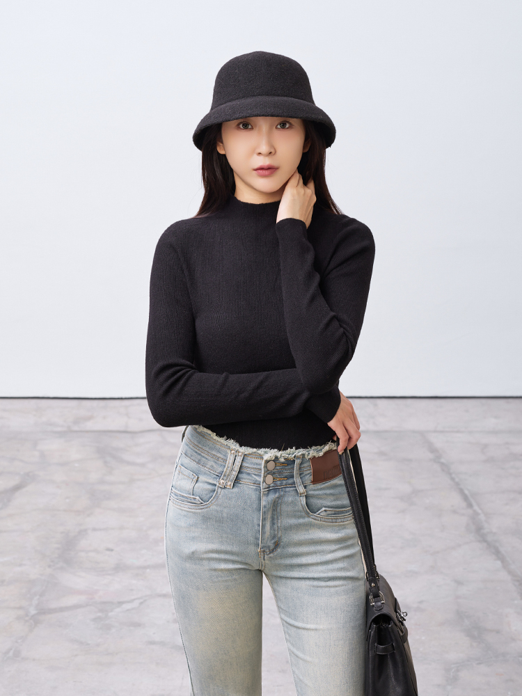 OH!HER 無縫質感微領針織上衣（3.7%綿羊毛）