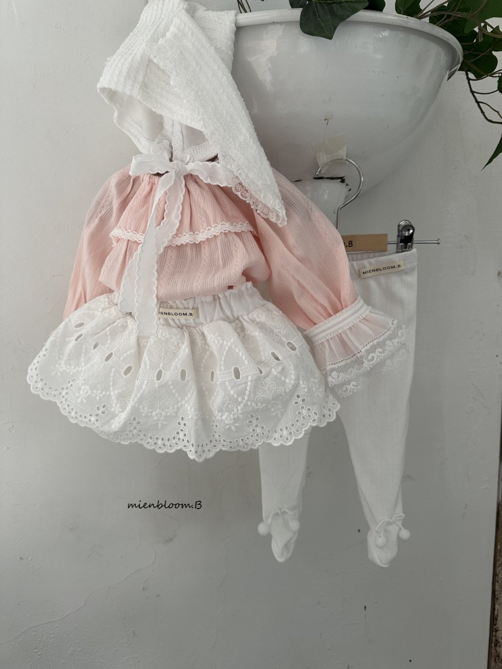 正韓春 Mien 嫩嬰/小童兩色典雅甜美蕾絲上衣