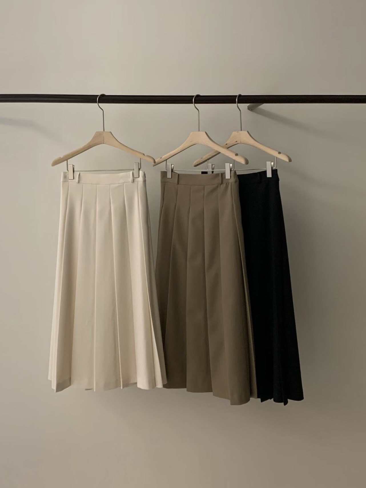 #228N259 秋冬氣息，西裝百褶半裙