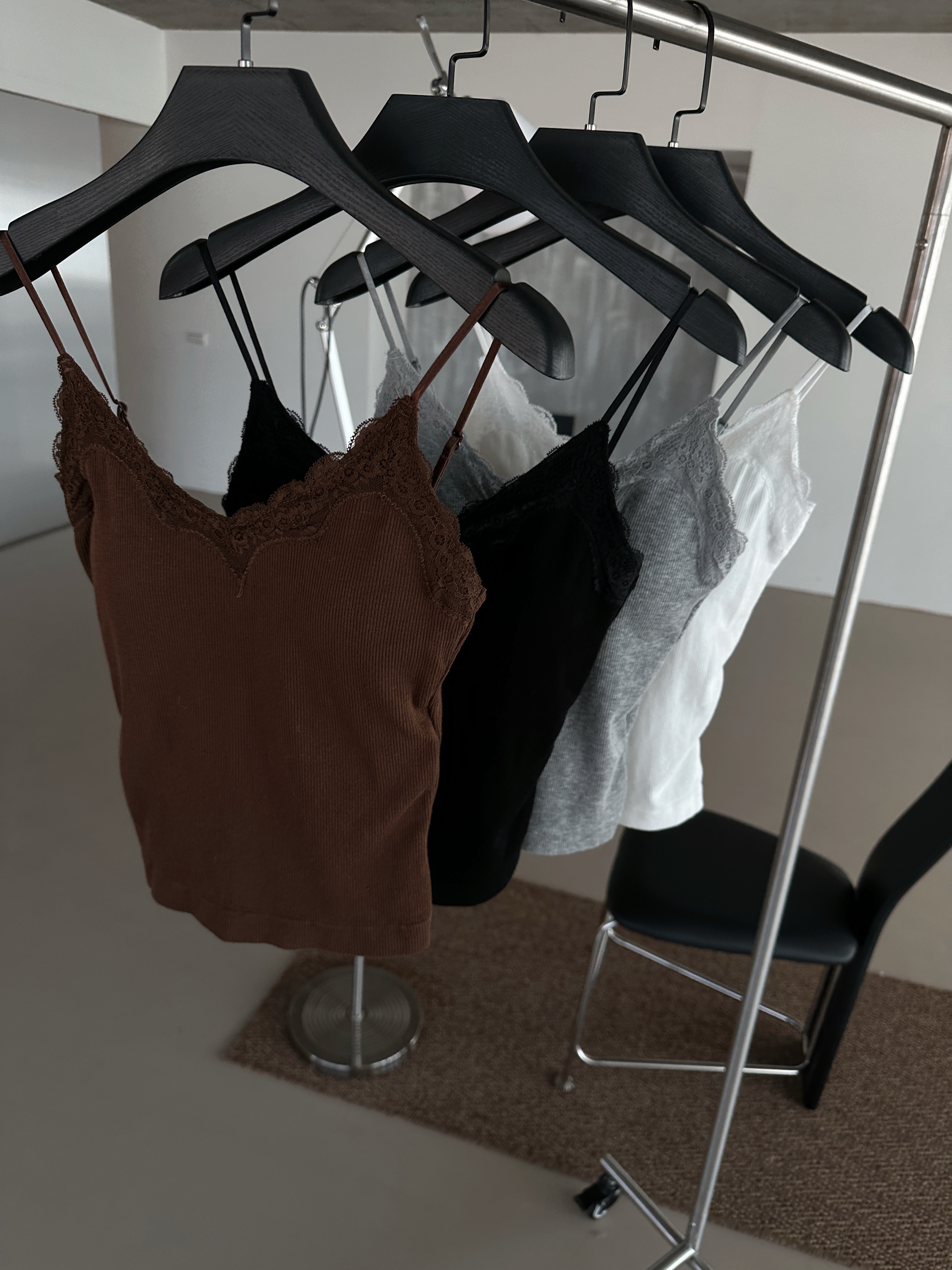 Y01 午後窗邊的柔光 蕾絲背心 (咖)