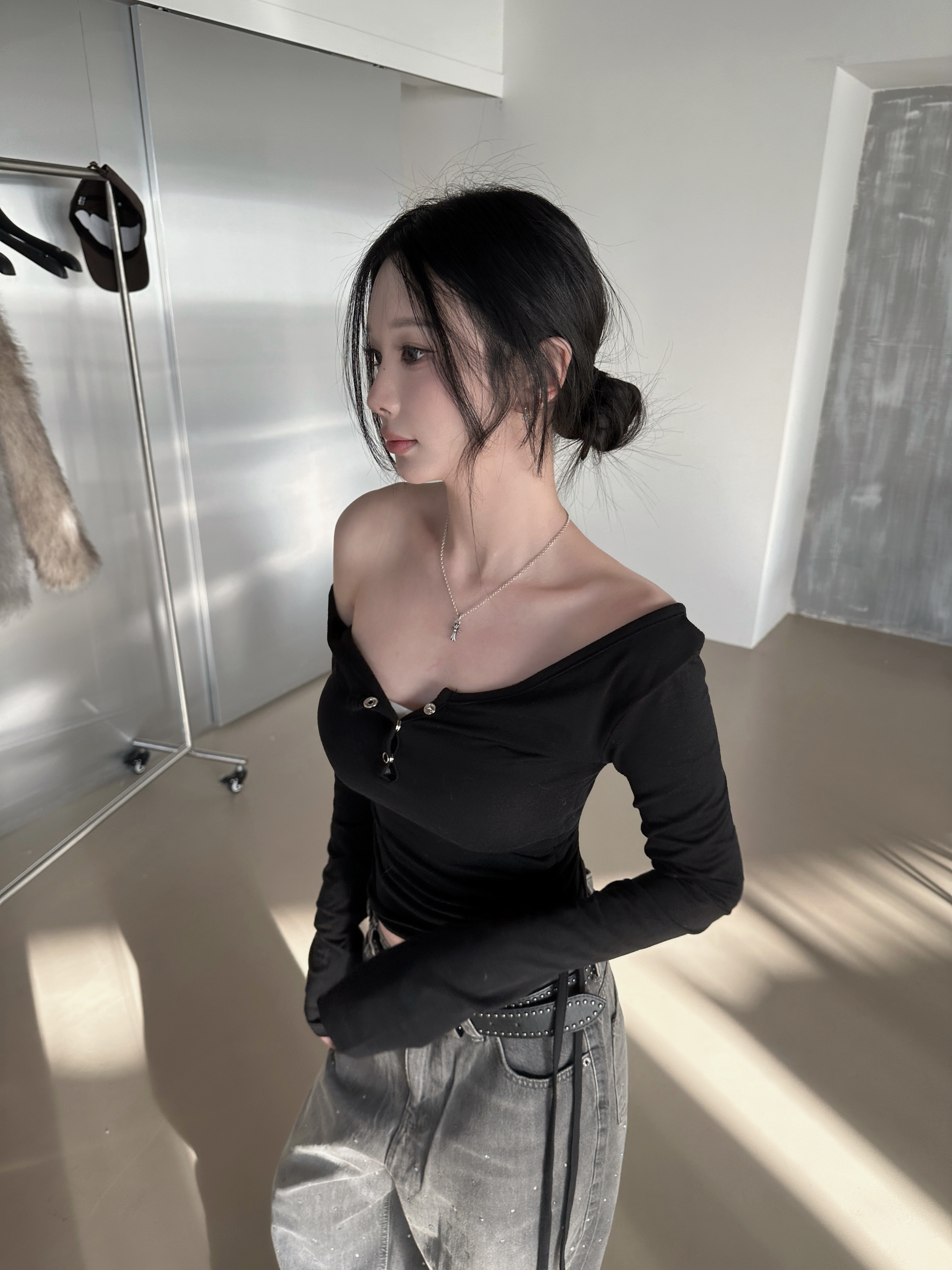 【現貨】Y11 After rain 斜肩抽繩Tee (黑)