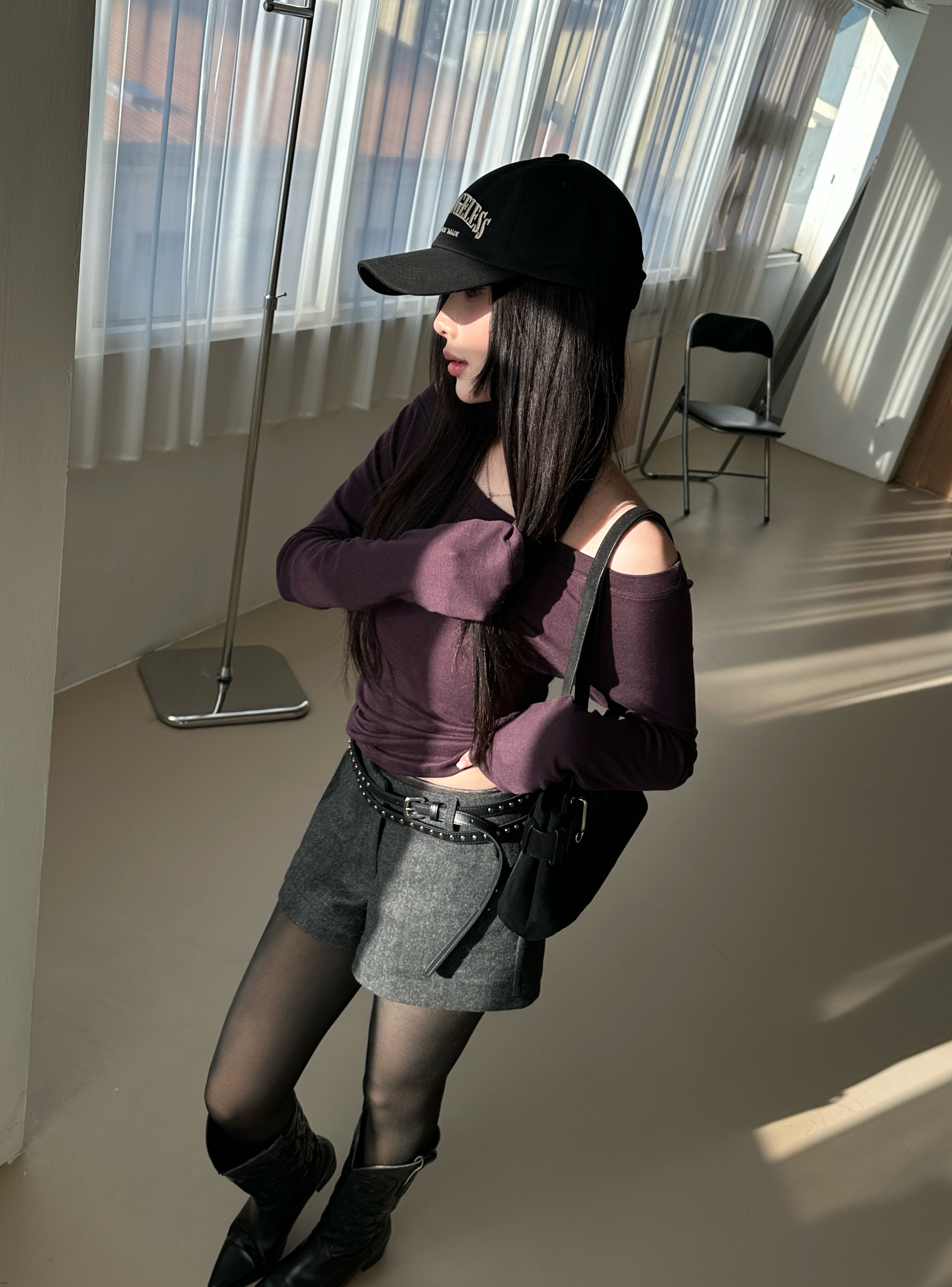 Y09 顏色漂亮的一字領上衣 (深紫)