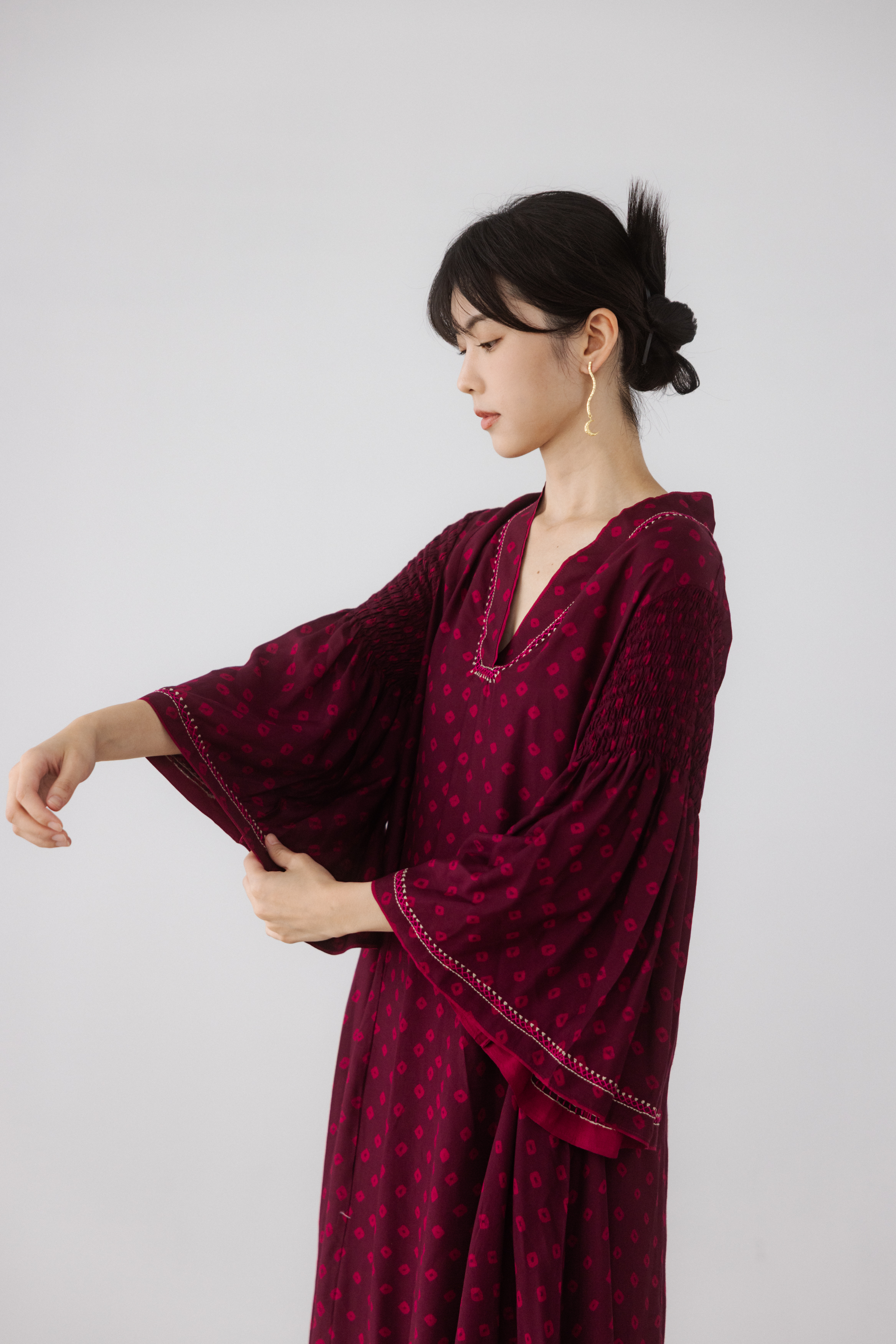 酒紅色絲竹和服寬袖v領洋裝