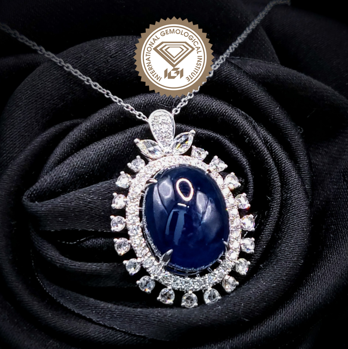 全新18K白金【單粒13卡31份藍寶石】配92份鑽石吊墜