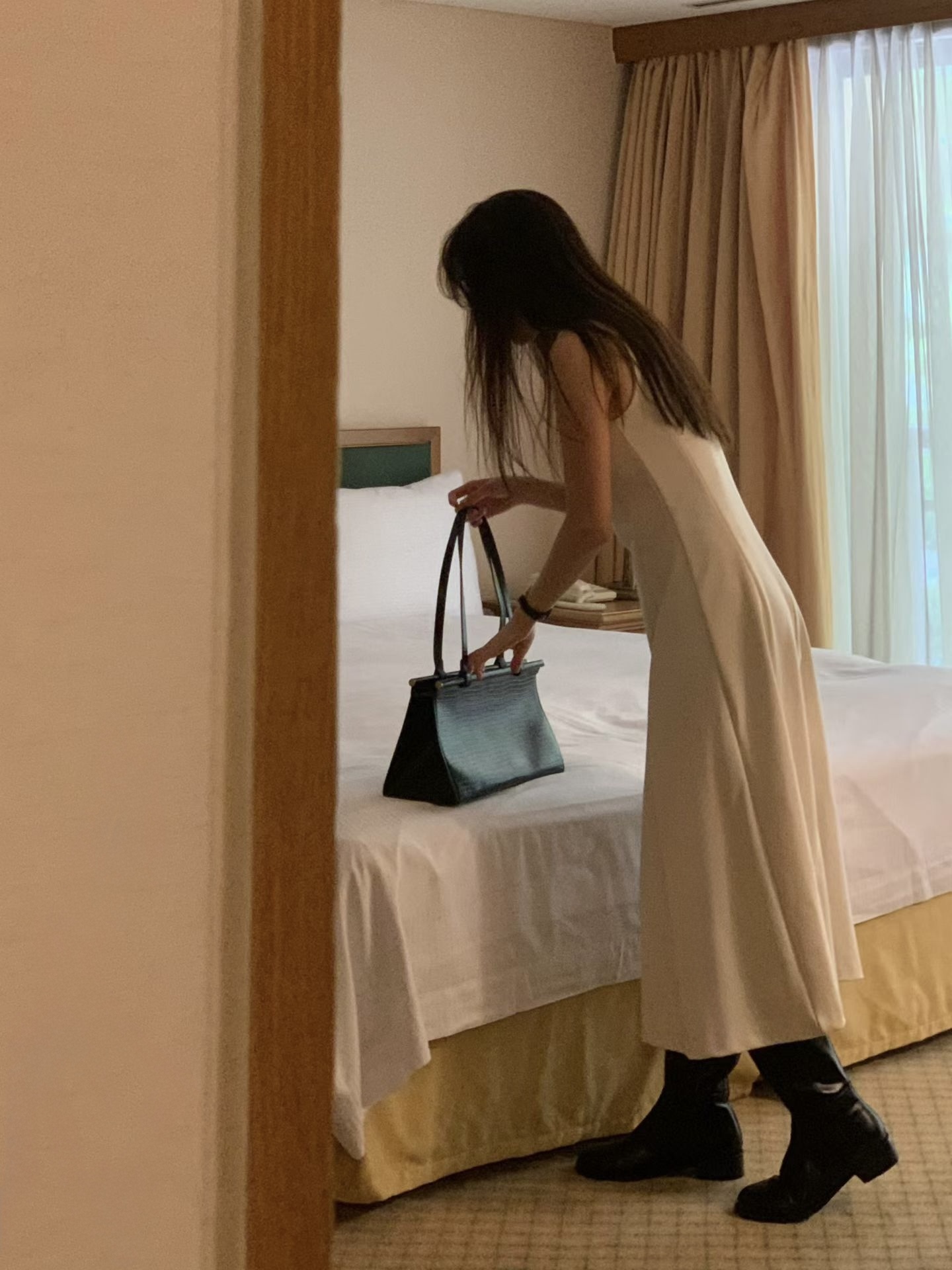 #228N689 經典輪廓 ; 線條修身西裝連身裙