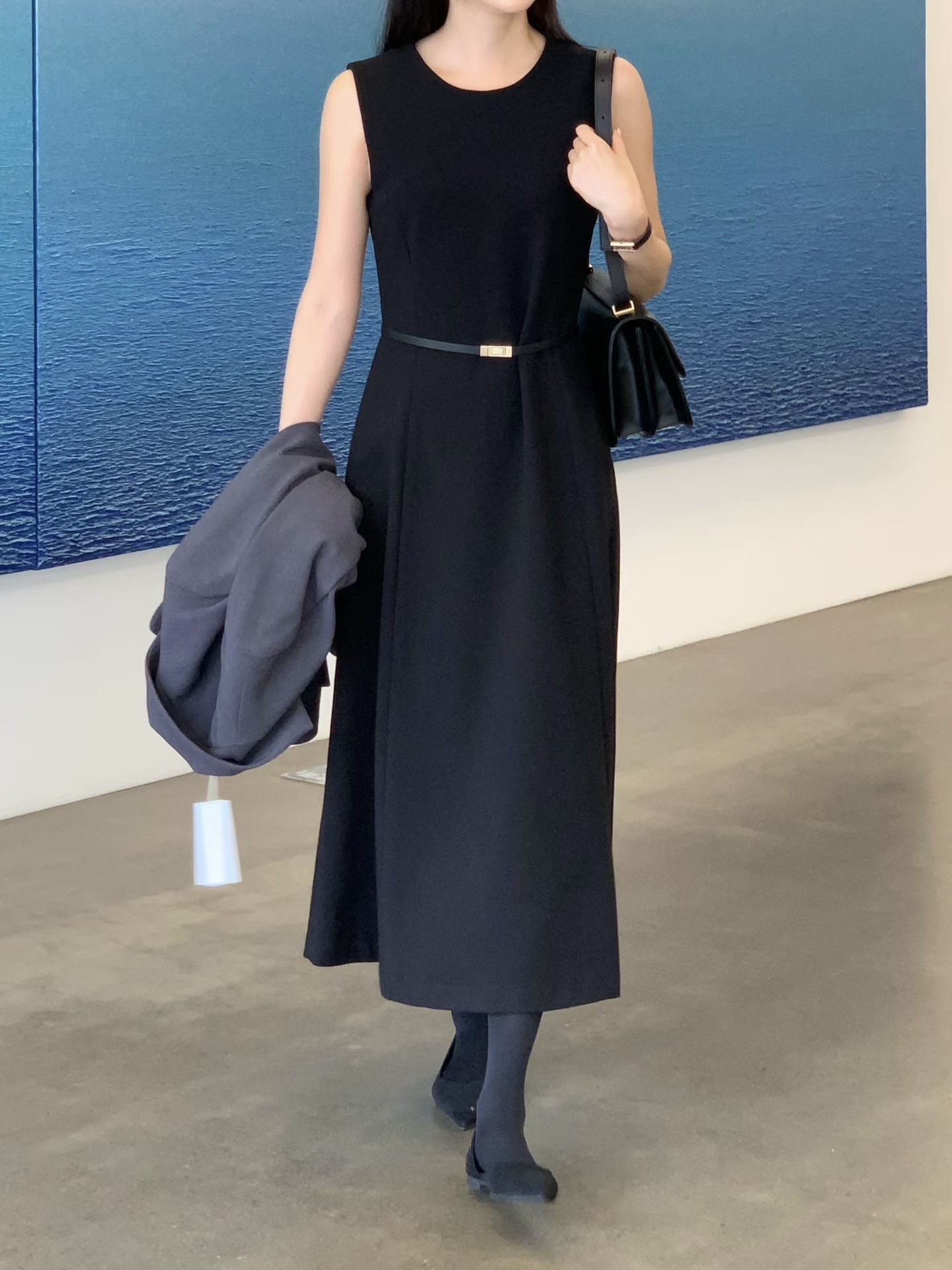 #228N689 經典輪廓 ; 線條修身西裝連身裙