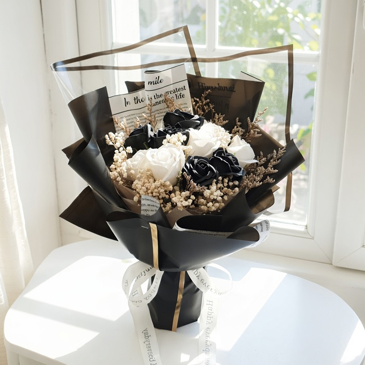11朵黑白色玫瑰香皂花永生滿天星花束