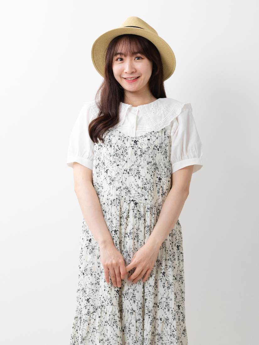 輕柔碎花細褶肩帶長洋裝