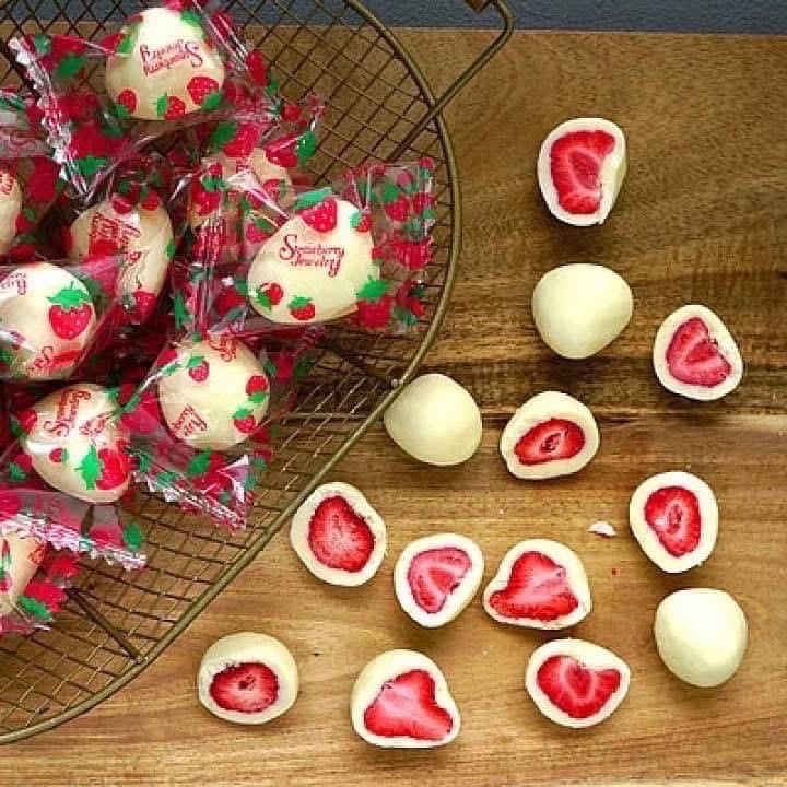 【冬季限定】JP 士多啤梨冷凍果肉朱古力 135g 4589 TK260122