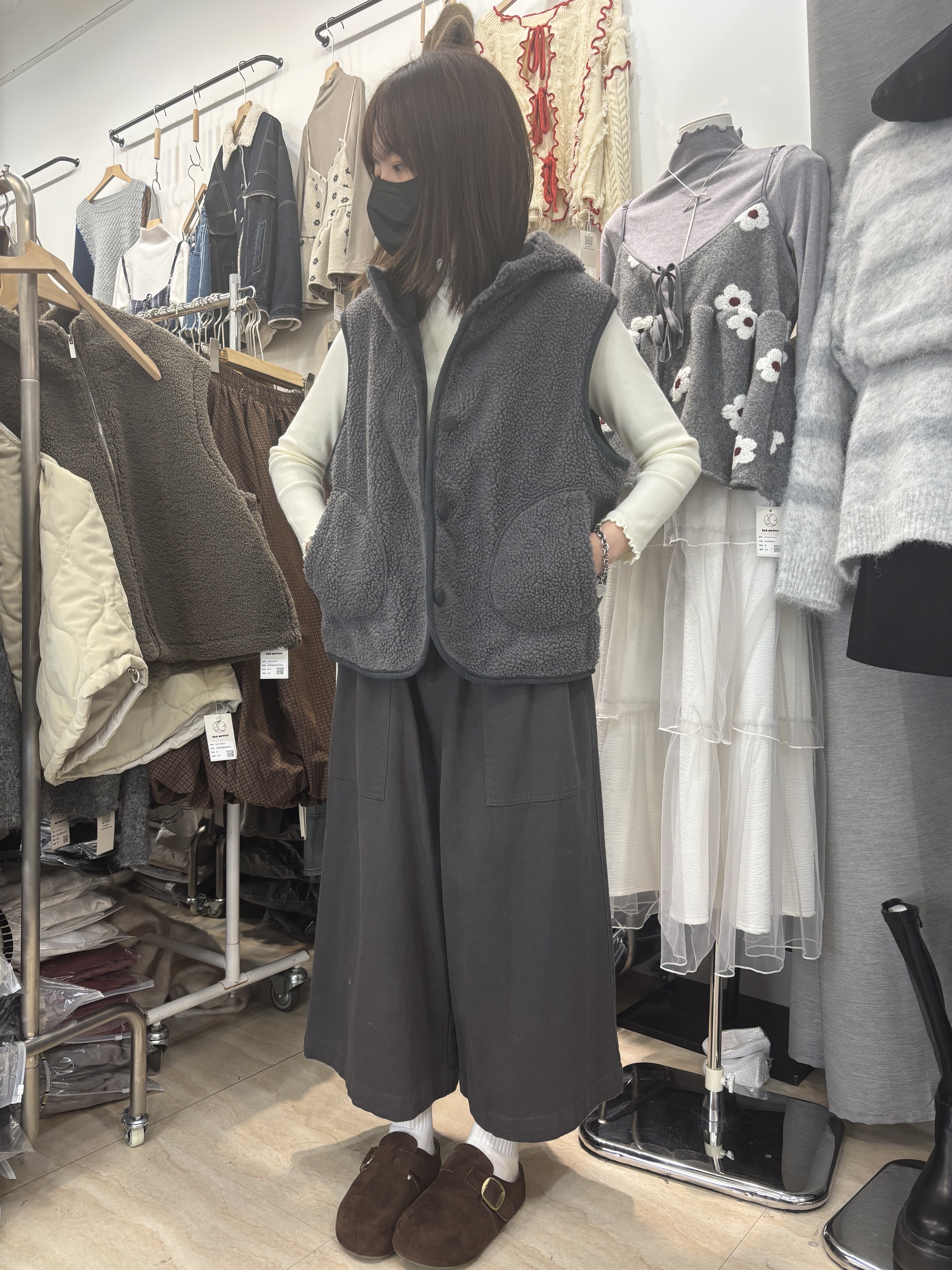 毛毛連帽背心（任兩件半價）