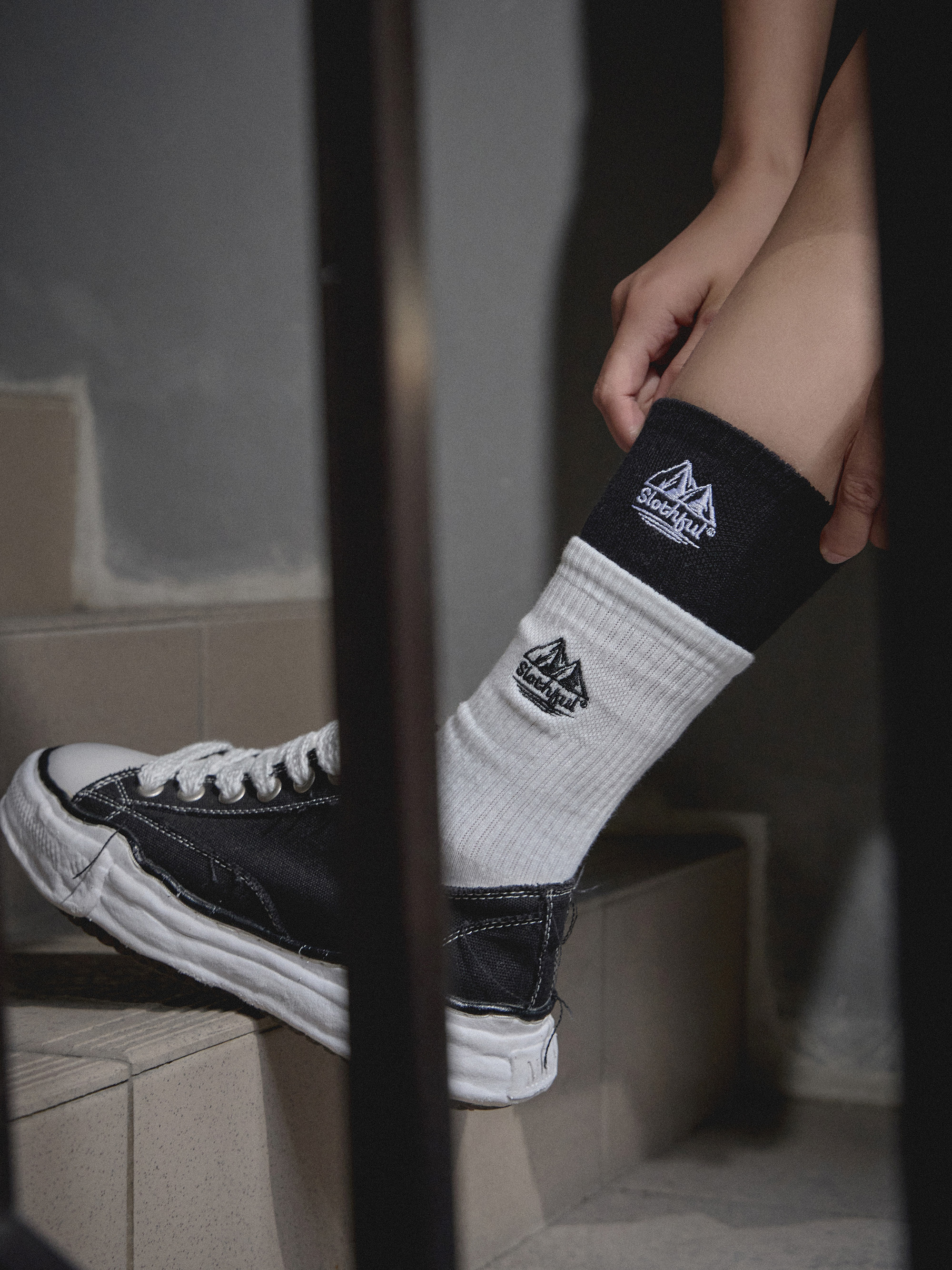 九色旗幟刺繡雙層長襪