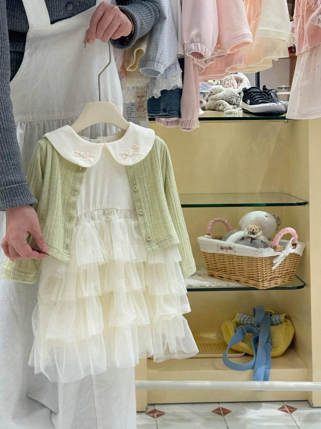 BYC01SE101GN   牛油果綠軟萌馬卡龍色蛋糕裙連開衫套裝