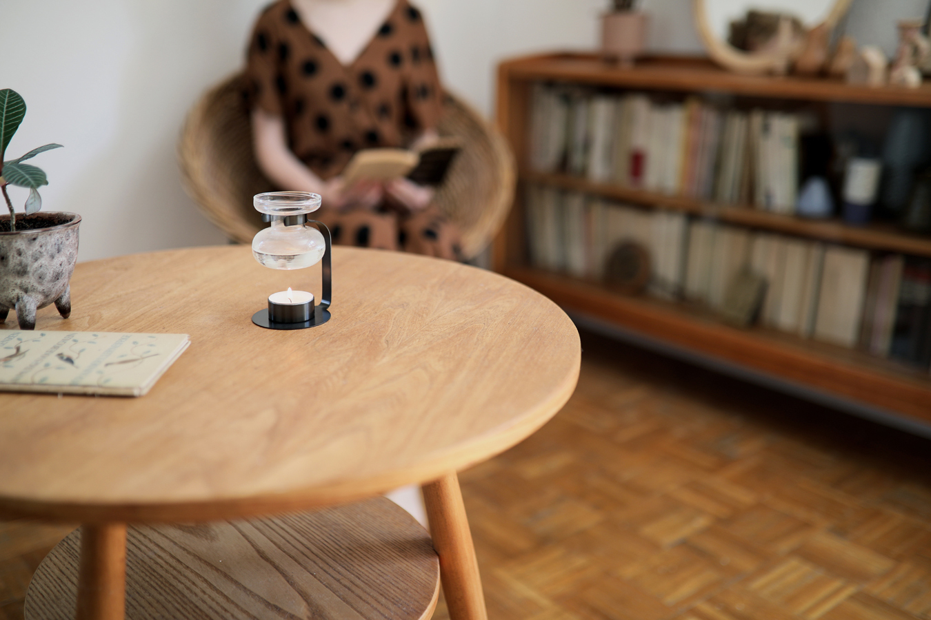 KINTO-AROMA OIL WARMER 古典擴香組，做為擺設也充滿時尚感。