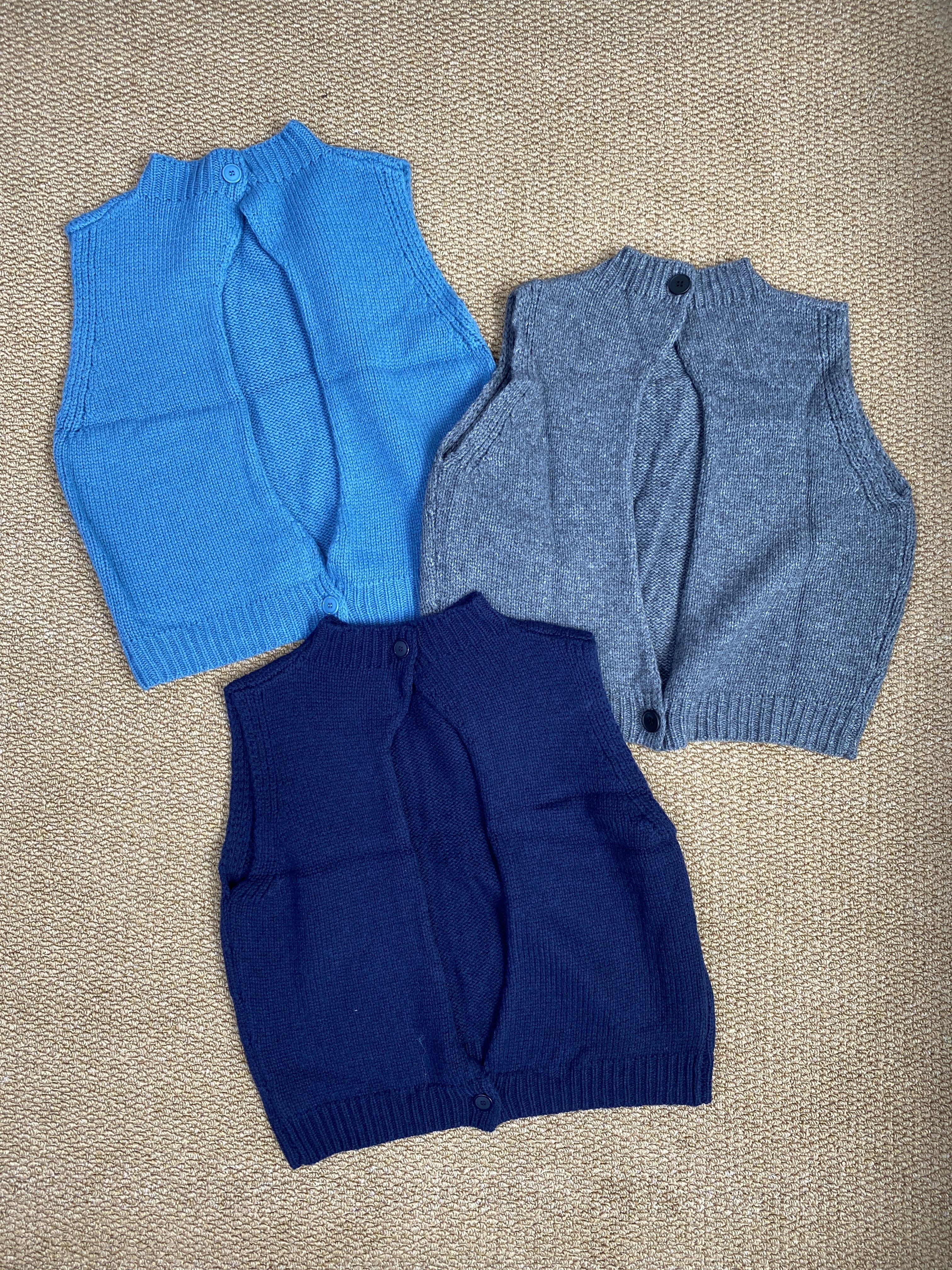 W00101後鏤空針織背心