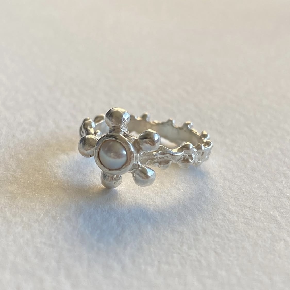 Ginger Angel 雞蛋小花戒指