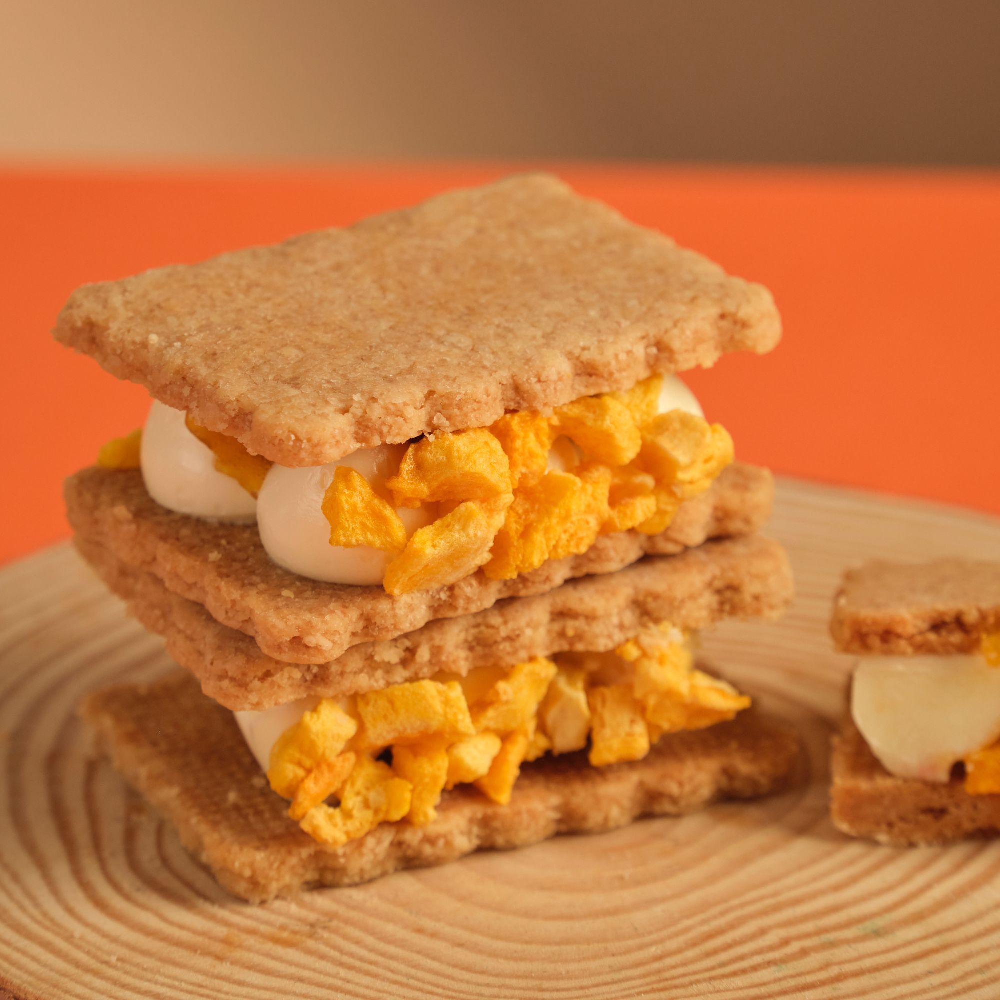 Rich Mango Cookie Sandwich