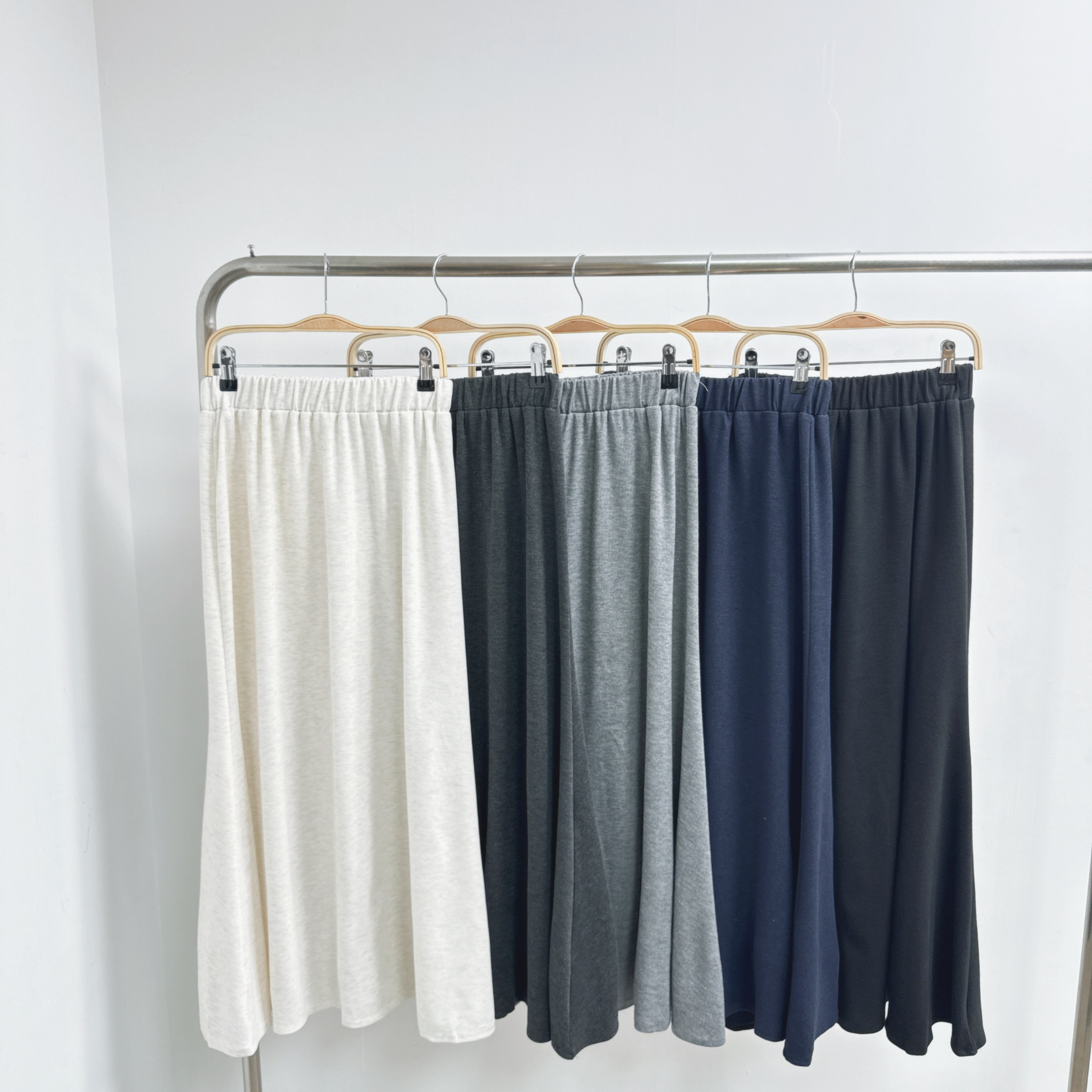 傘腳針織長裙 (B1-B5)