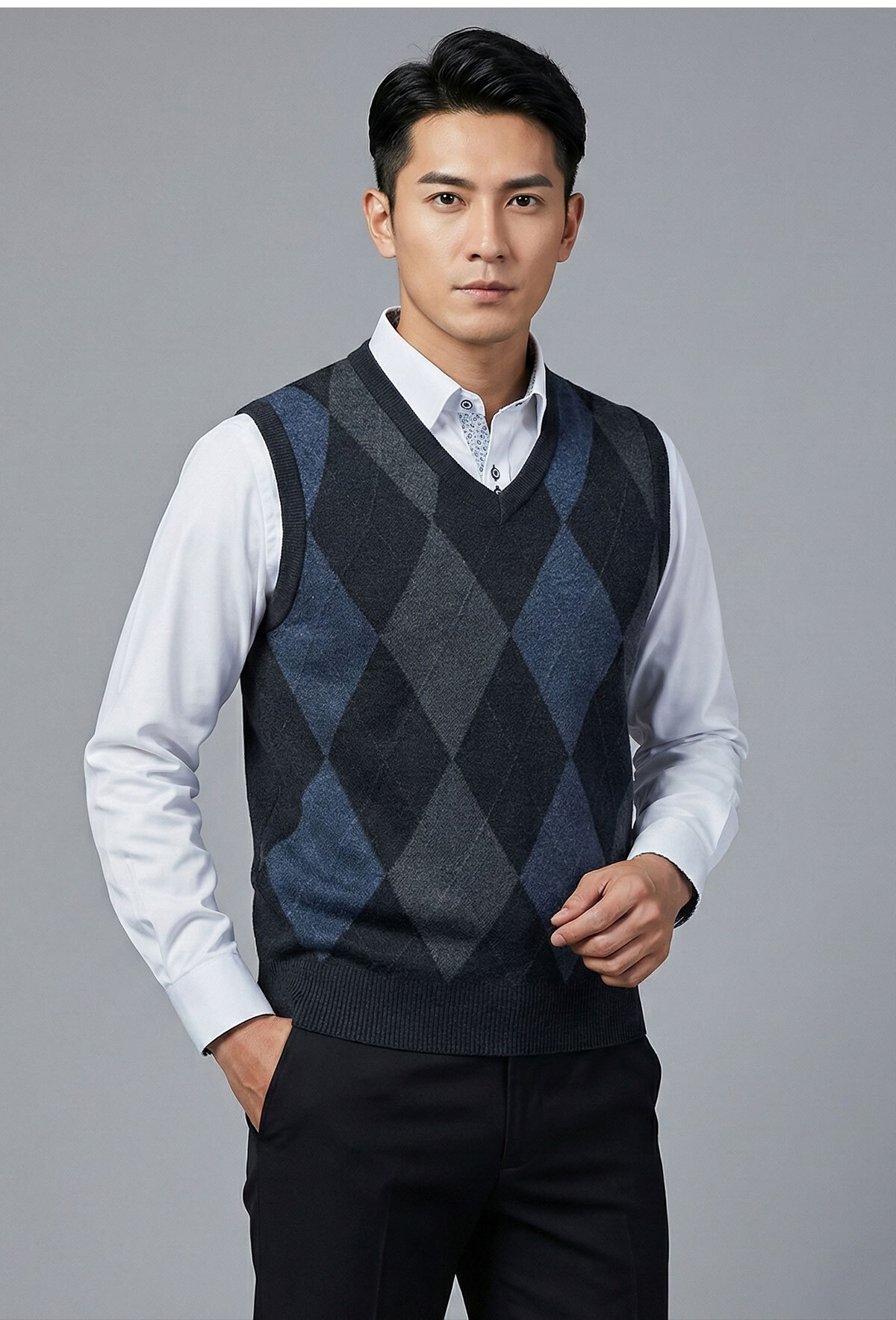 穩序菱格混紡針織背心-黑藍色實穿展示