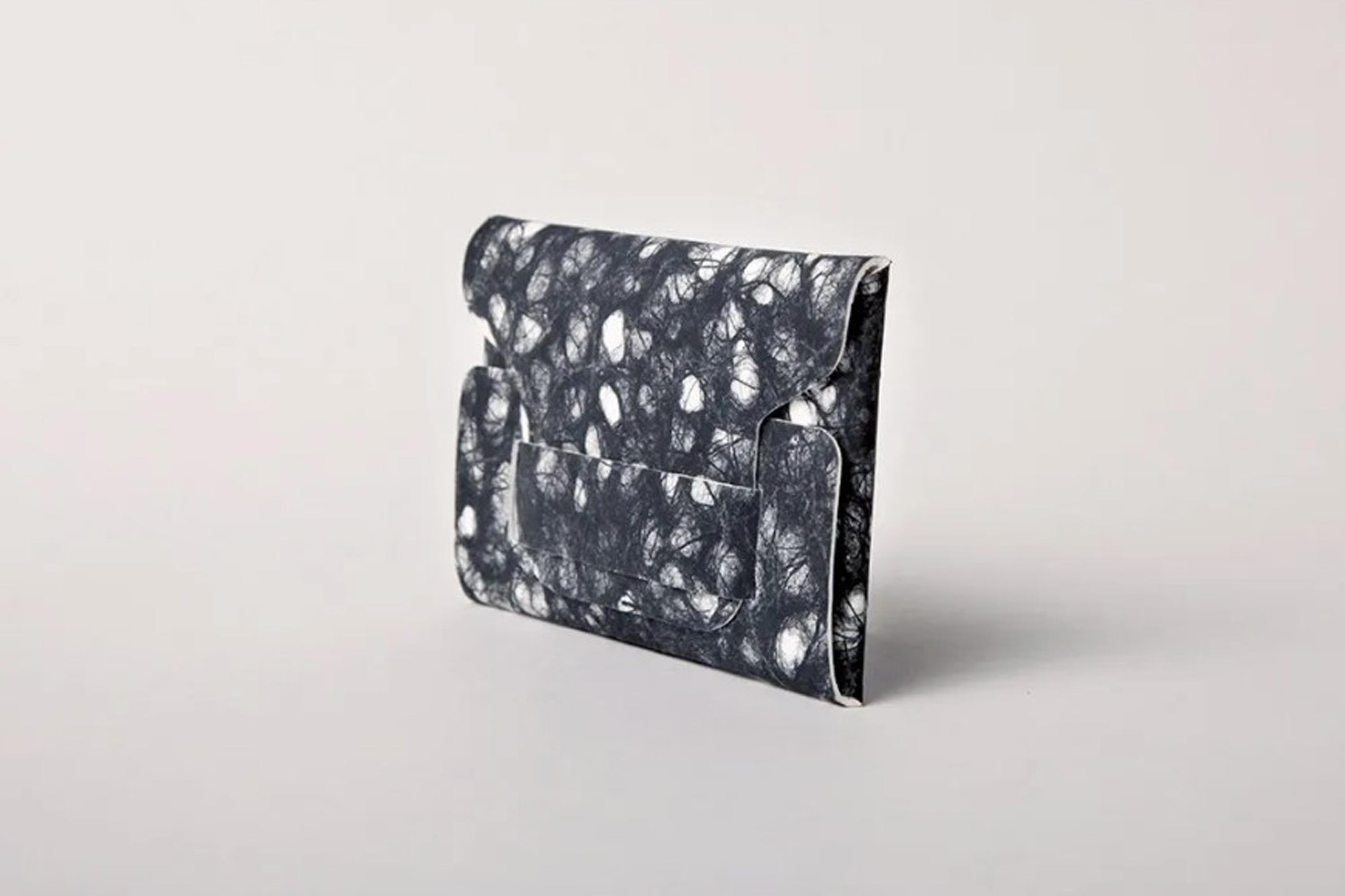 日本傳統工藝阿波和紙與100%日本東京豚革製成的新型皮革製卡片夾