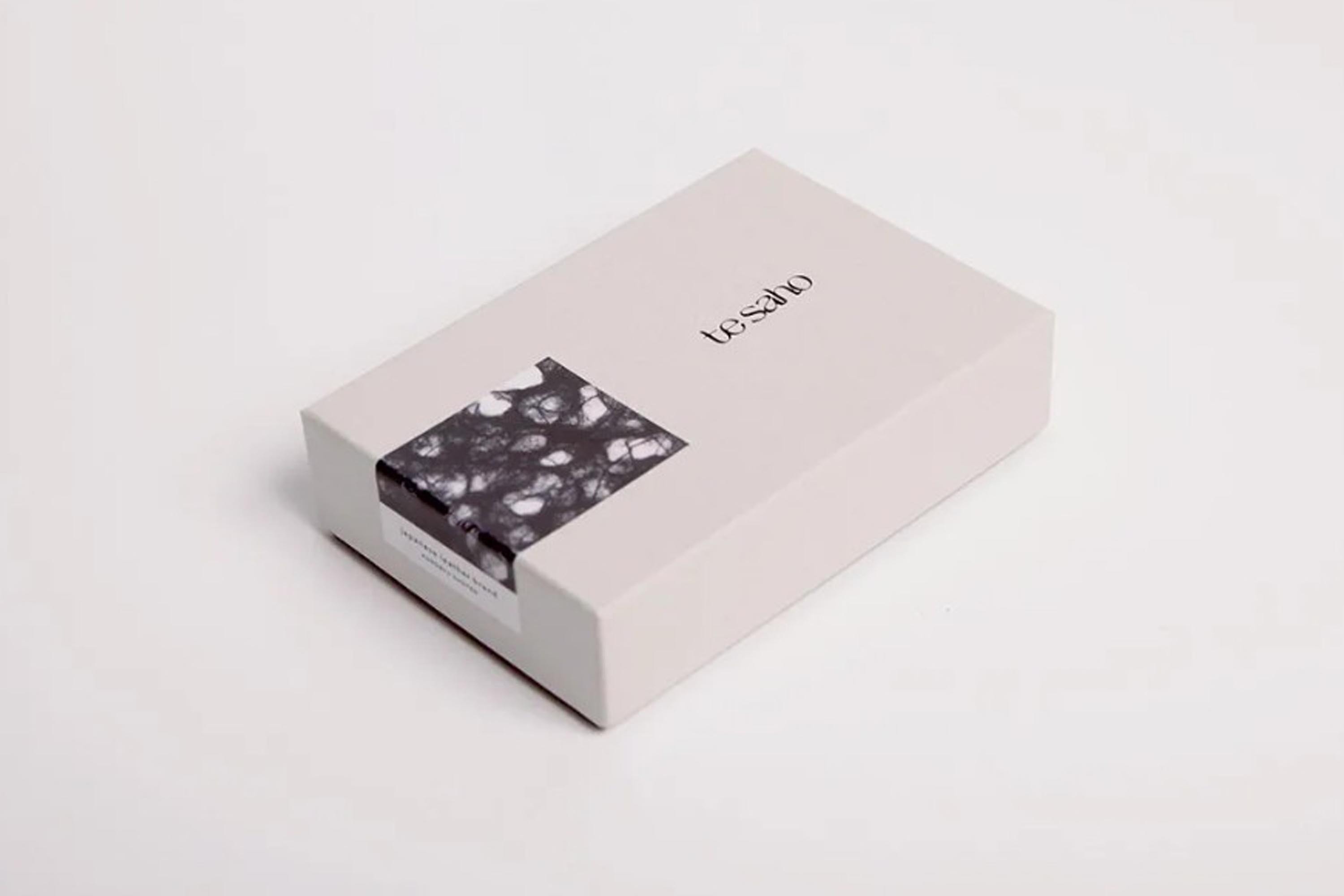 日本傳統工藝阿波和紙與100%日本東京豚革製成的新型皮革製卡片夾