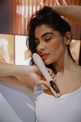 Kissky Velvet Desire Pulsating Vibrator Nude