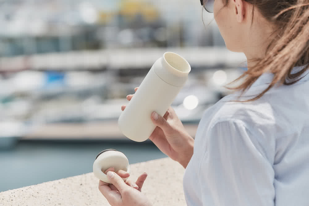 KINTO-DAY OFF TUMBLER保溫瓶，360°好就口設計，讓飲用創造更愉快的時光。