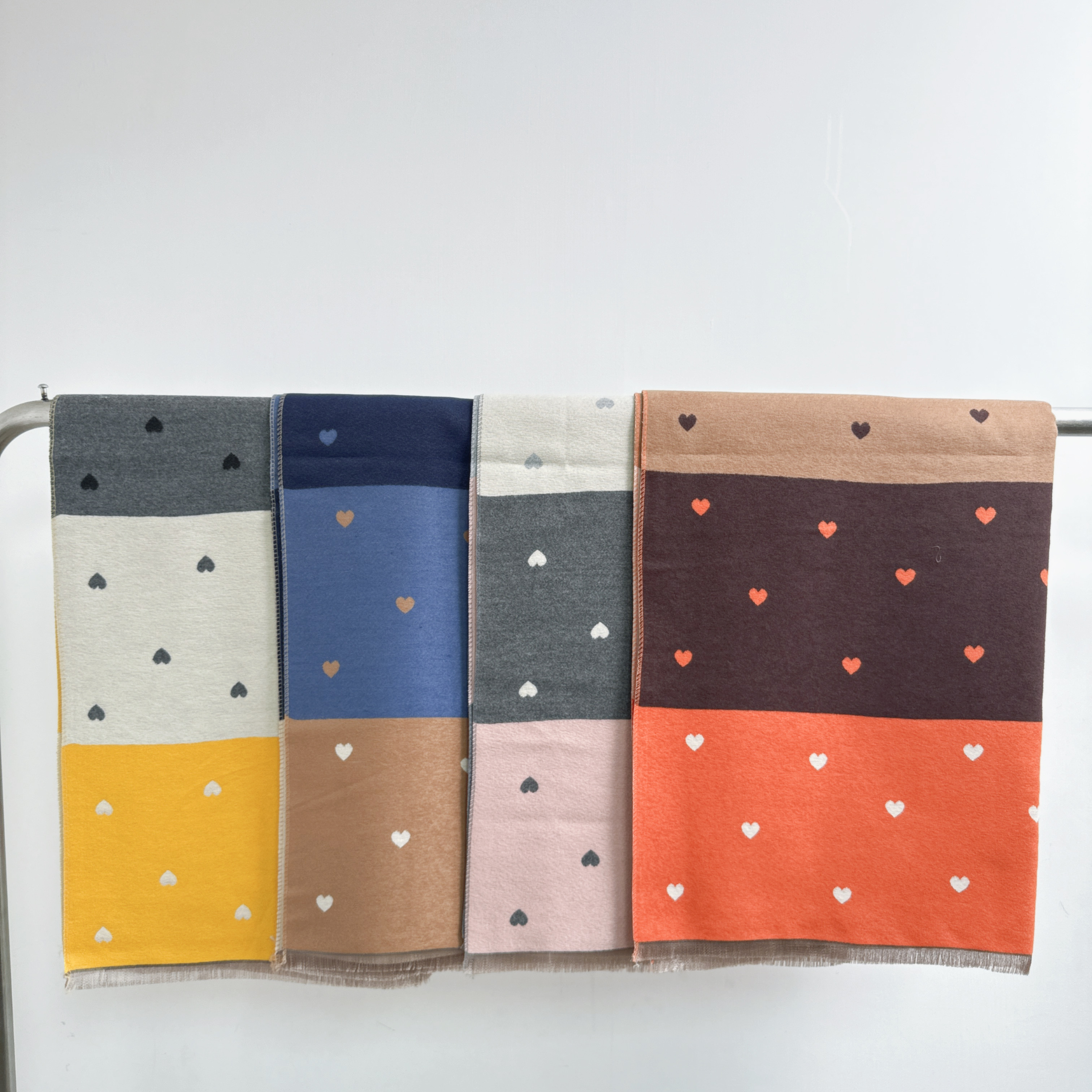 雙面拼色間心心頸巾 180 x 65cm (B31-B34)