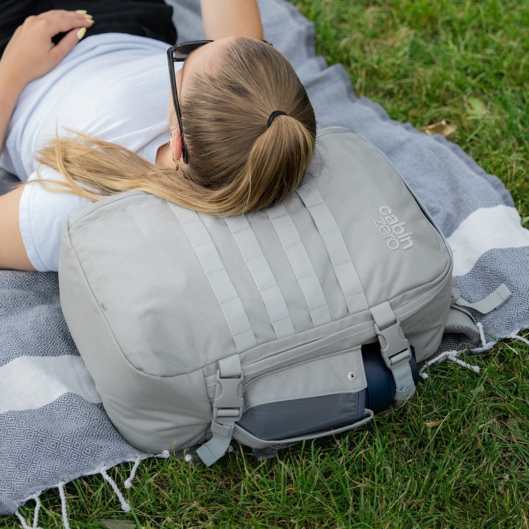 CabinZero 英國輕旅登機後背包 霧晨灰 軍用款 44L 大容量 行李包 CC09BACA5003