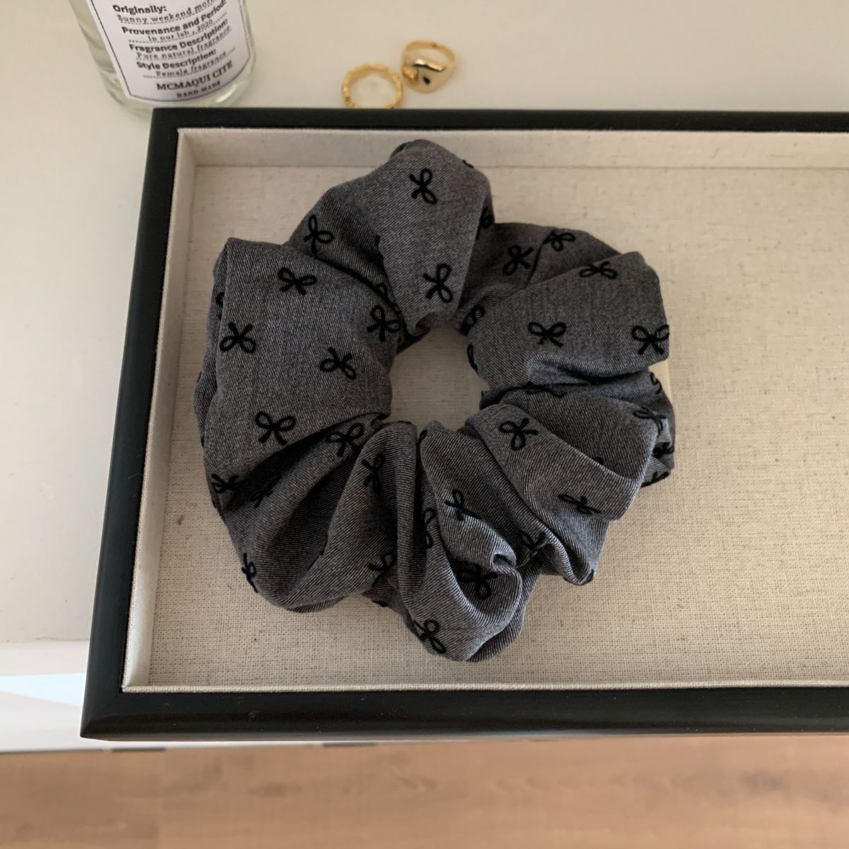 [3 FOR RM10] Black & White Tone Scrunchies