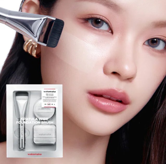 WAKEMAKE 刮刀型平頭無痕粉底掃套裝
