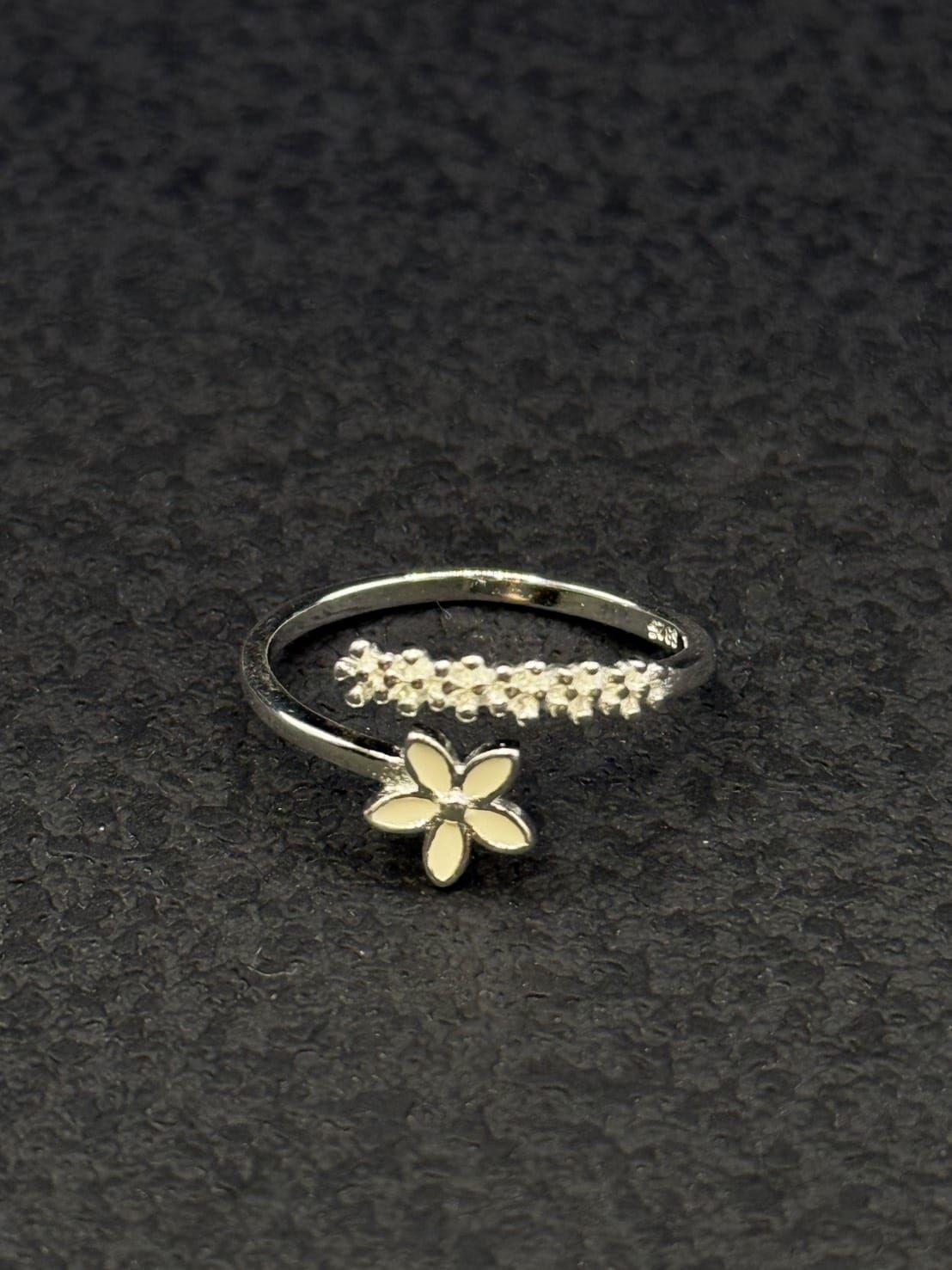 HM5453 ⚪️925 銀 小白花花串戒指