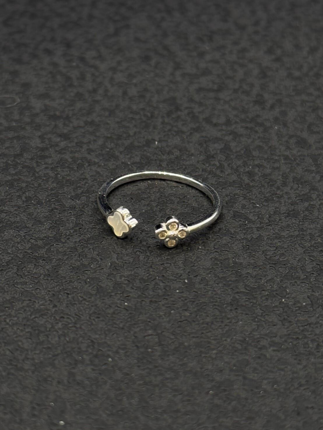 HM5454 ⚪️925 銀 仿貝殼雙四葉草戒指