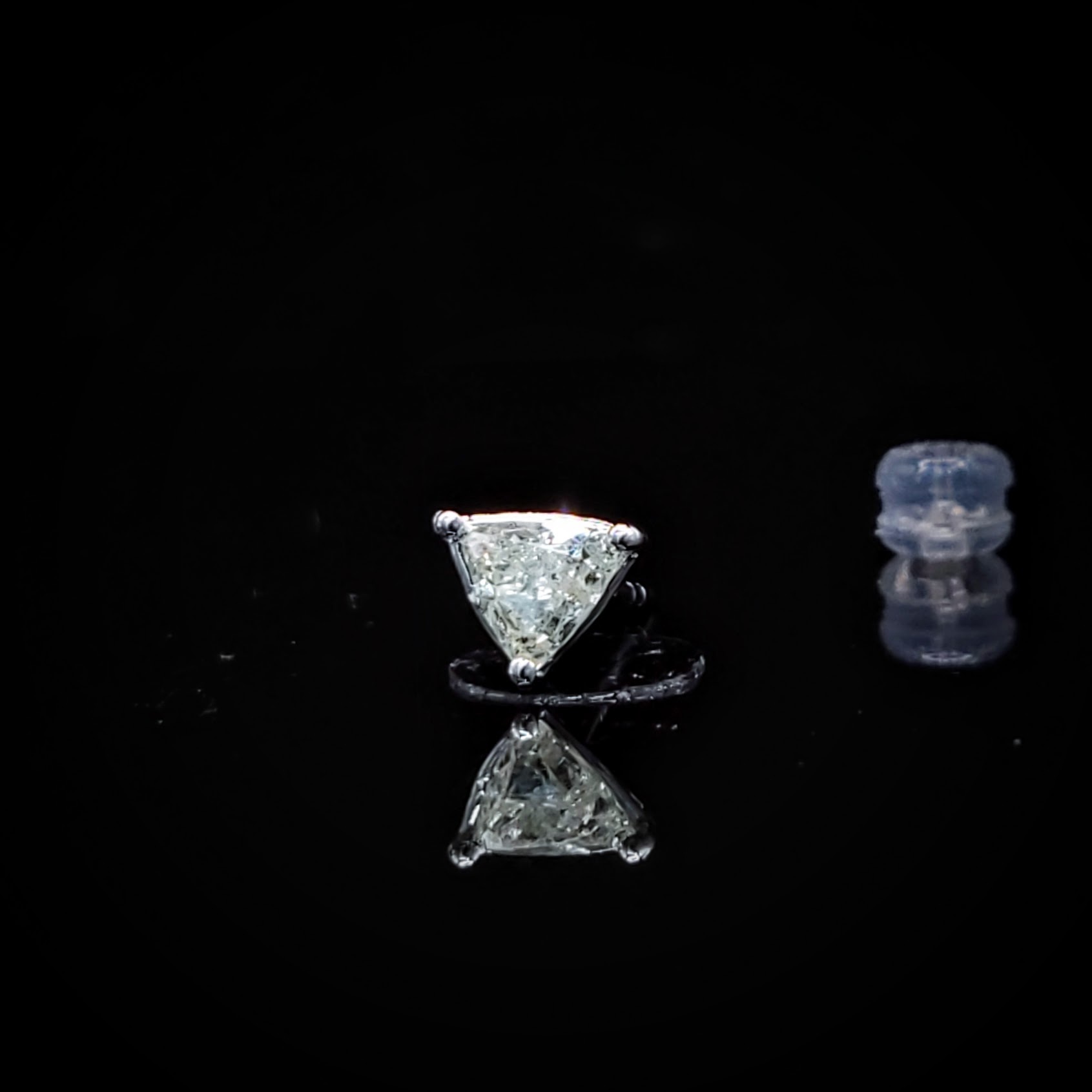 全新18K白金【主石38份三角形鑽石】單耳環